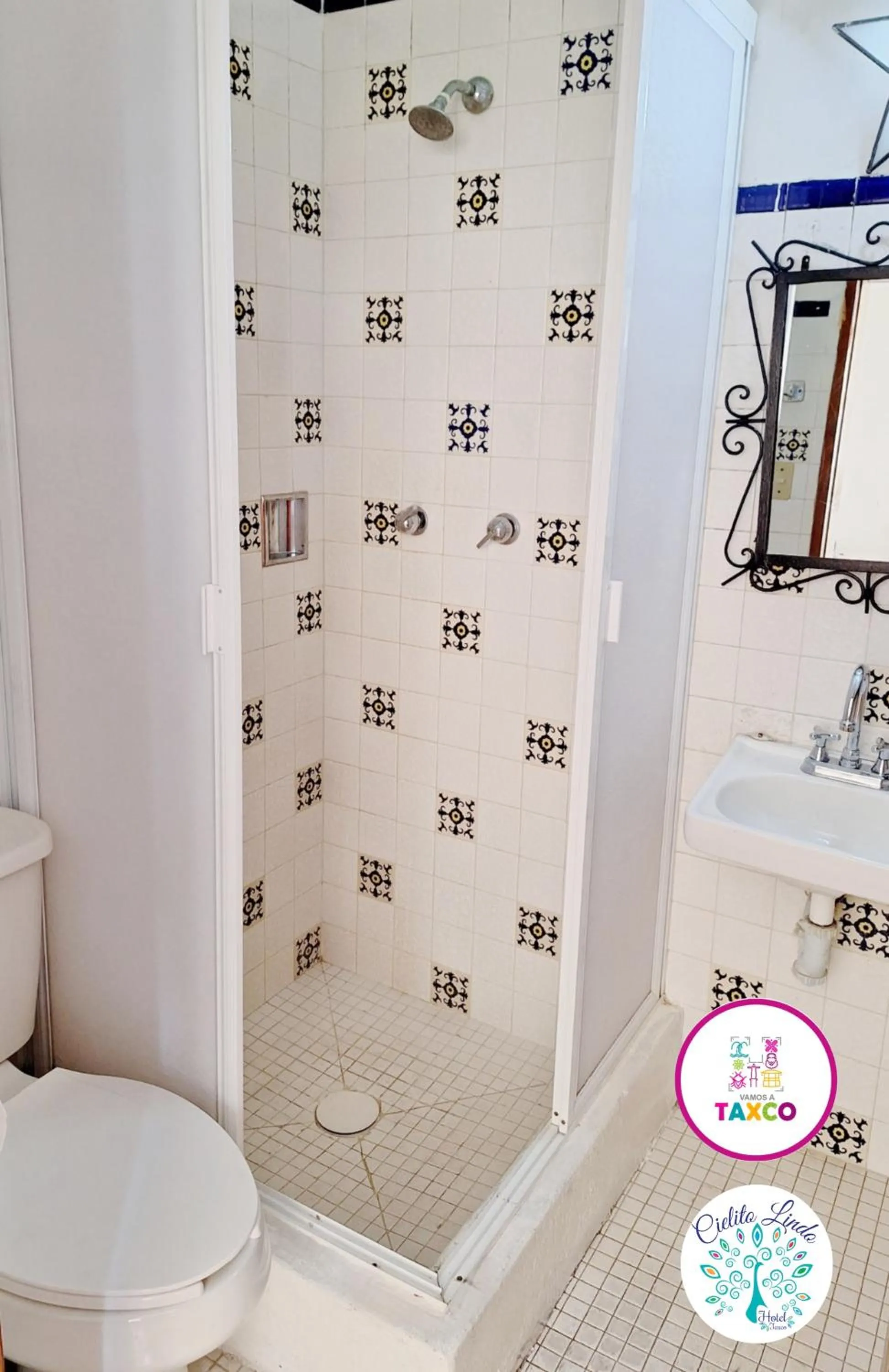 Shower in Hotel Cielito Lindo, Taxco