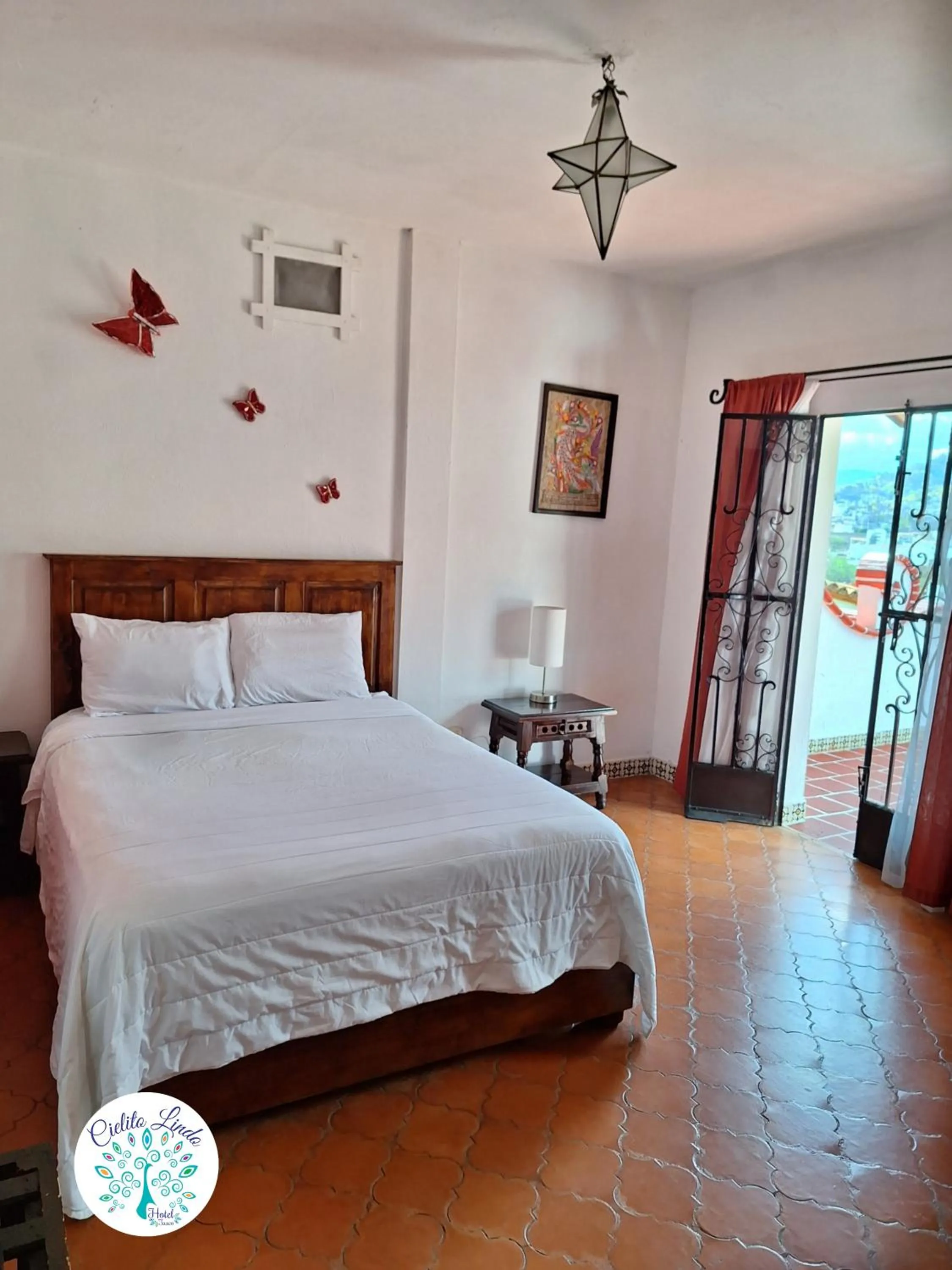 Bed in Hotel Cielito Lindo, Taxco