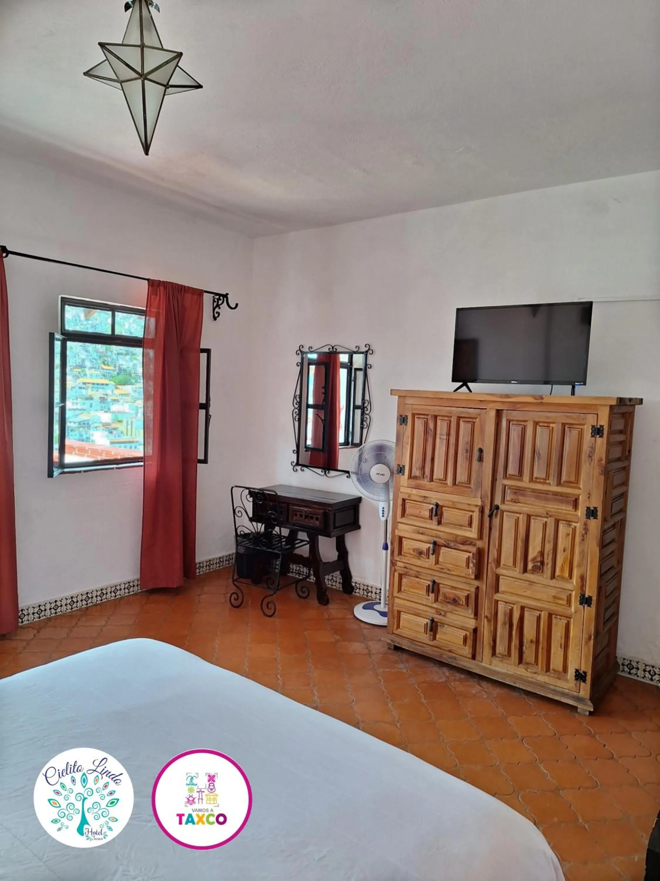 Bed in Hotel Cielito Lindo, Taxco