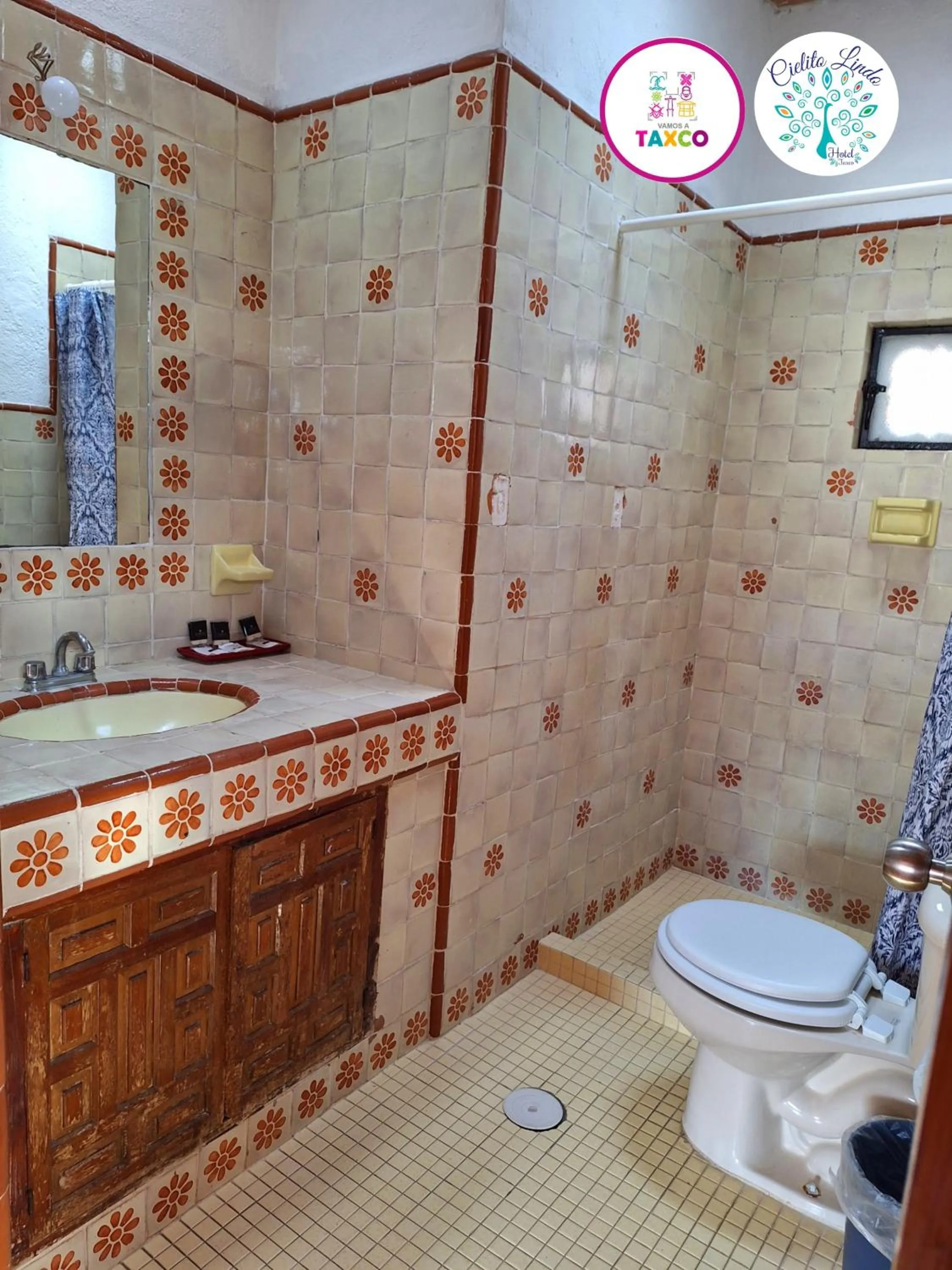 Shower in Hotel Cielito Lindo, Taxco