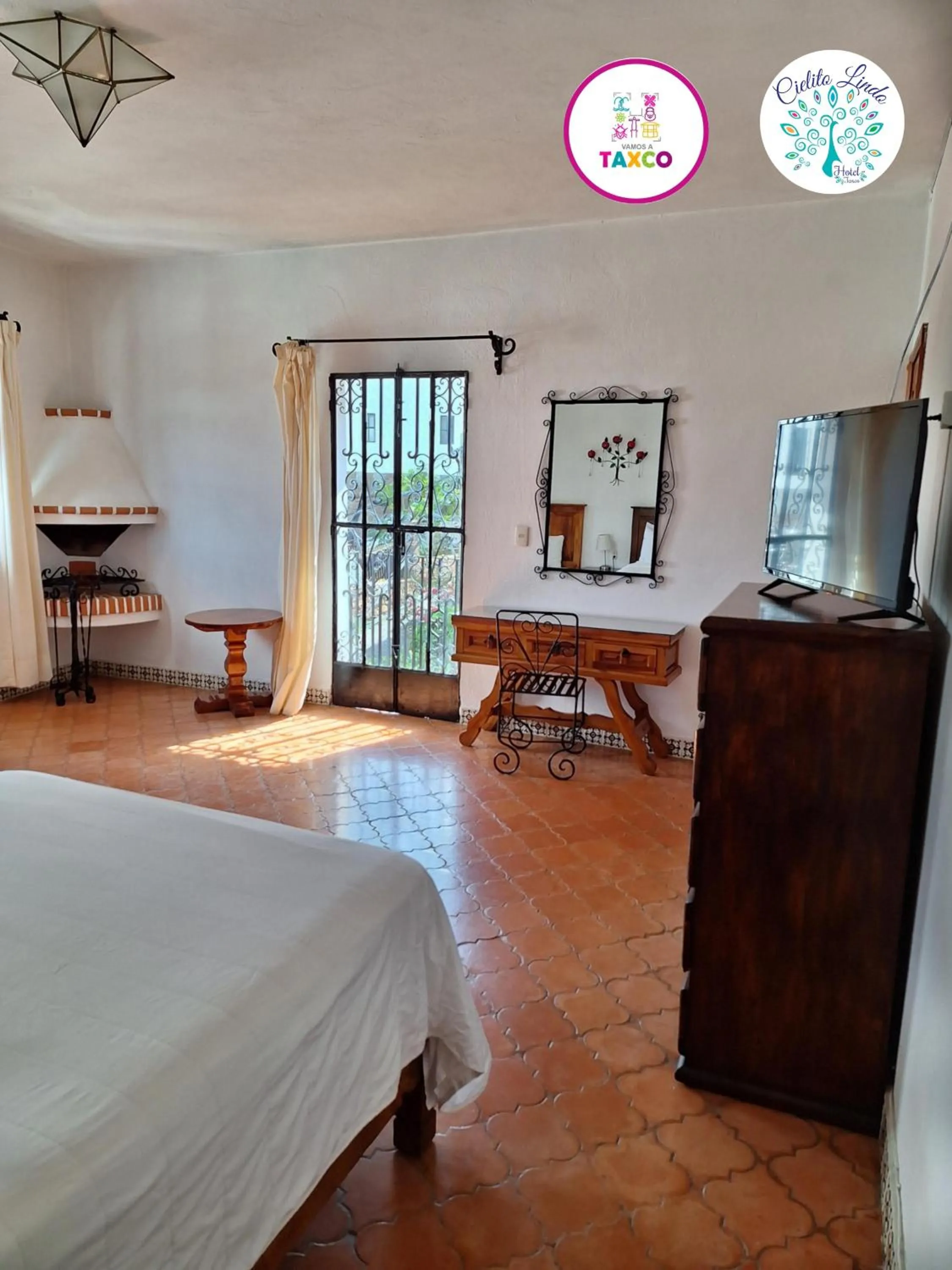 Bed in Hotel Cielito Lindo, Taxco