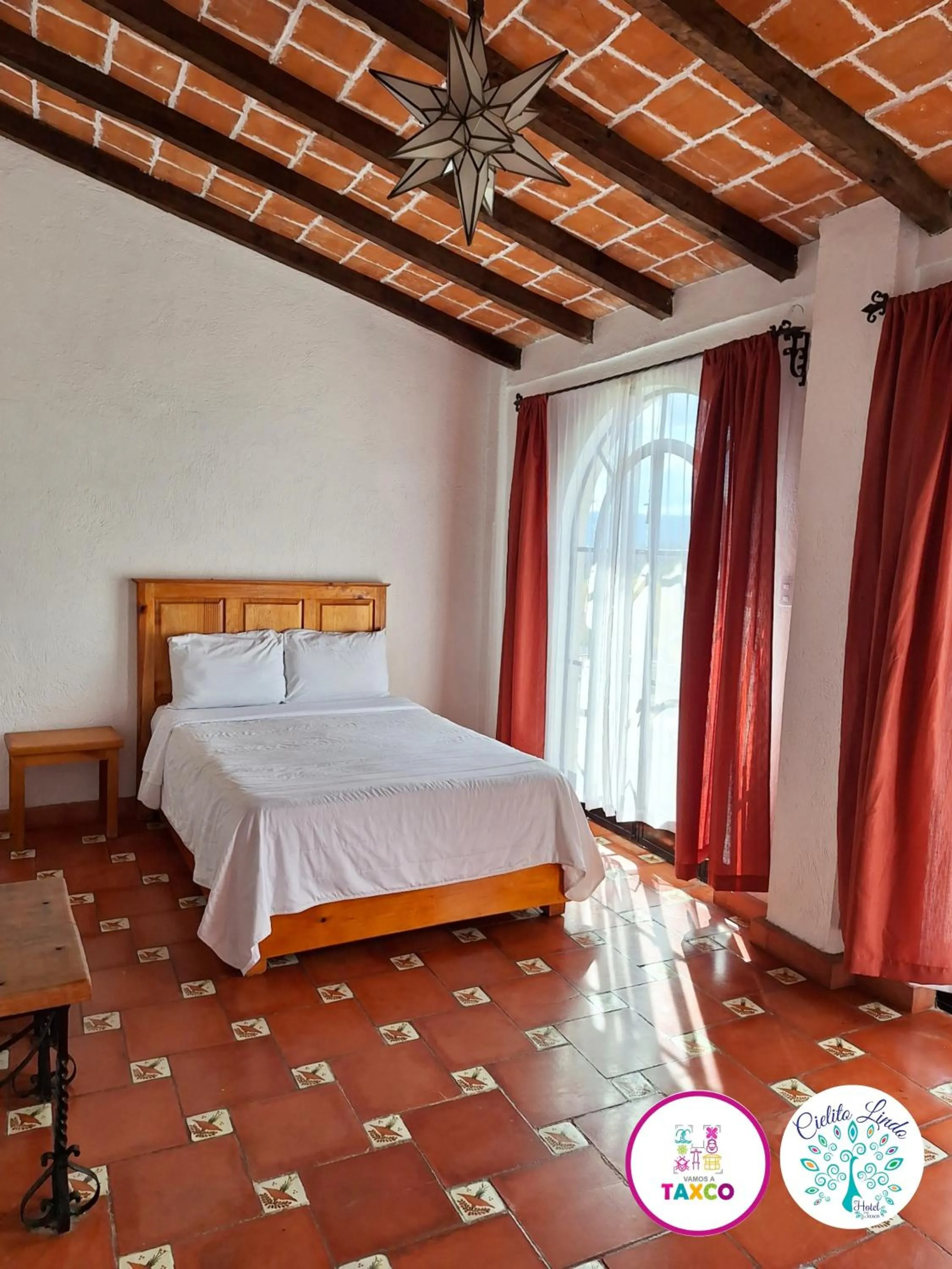 Bed in Hotel Cielito Lindo, Taxco