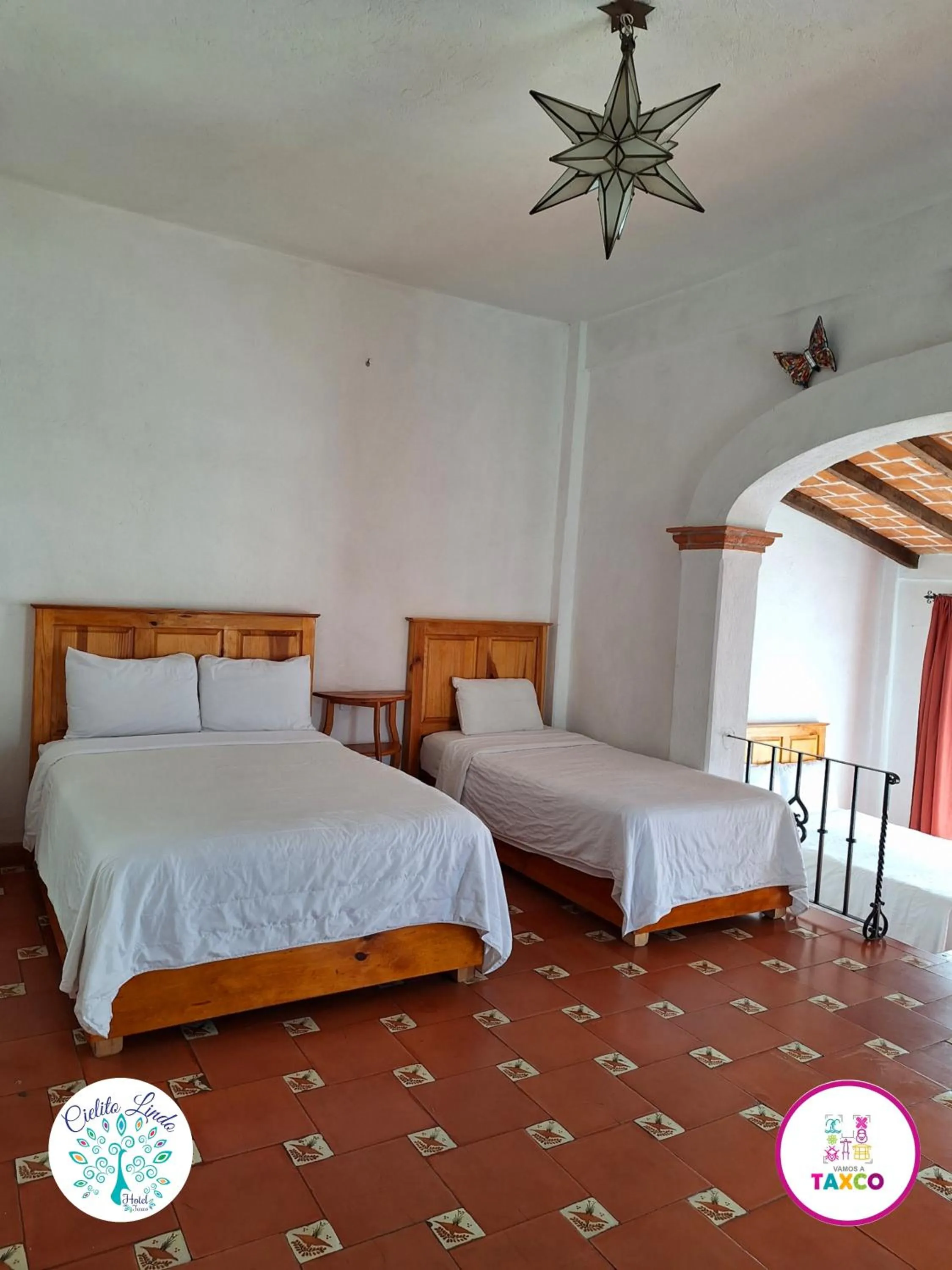 Bed in Hotel Cielito Lindo, Taxco