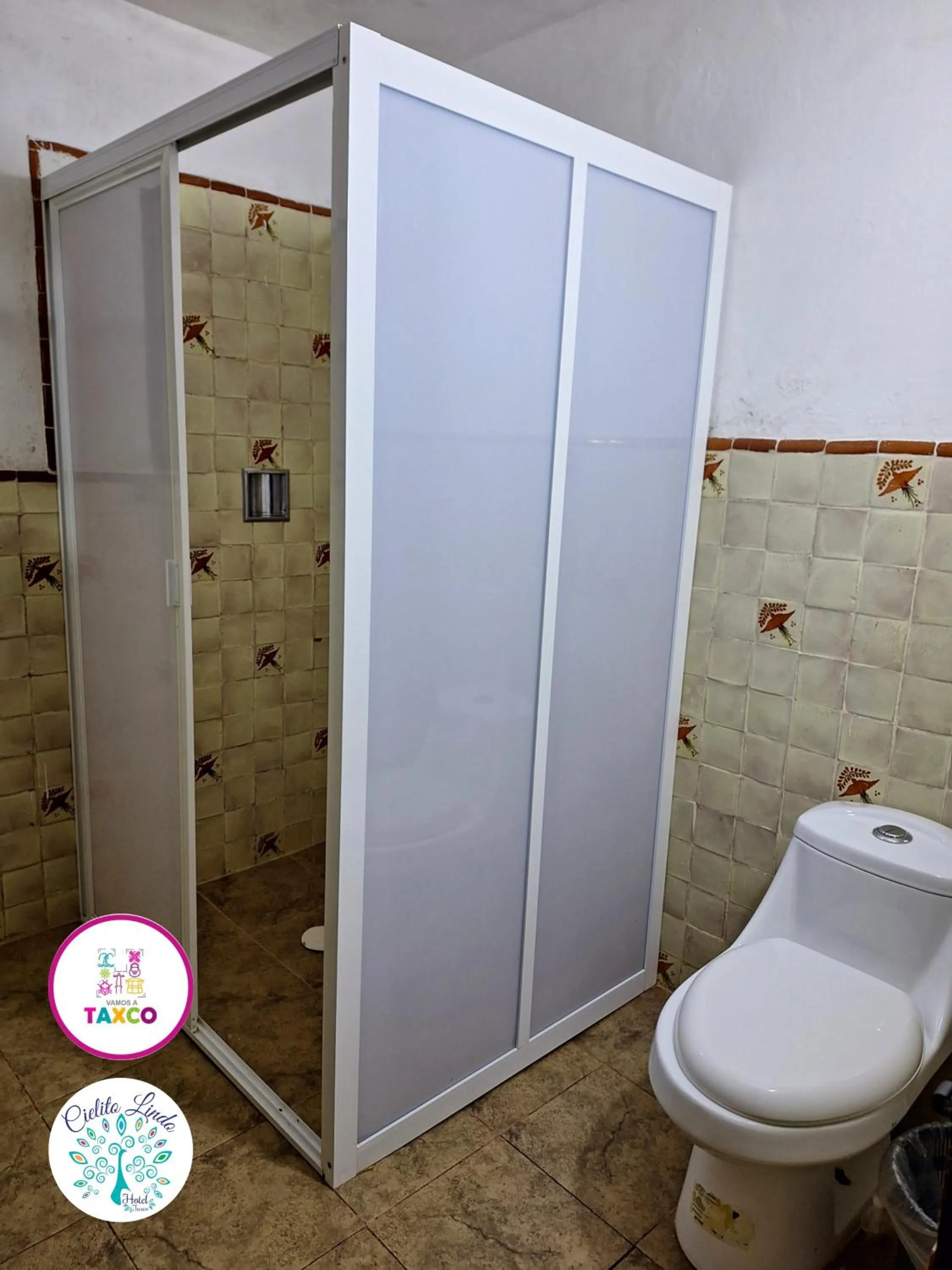 Shower in Hotel Cielito Lindo, Taxco