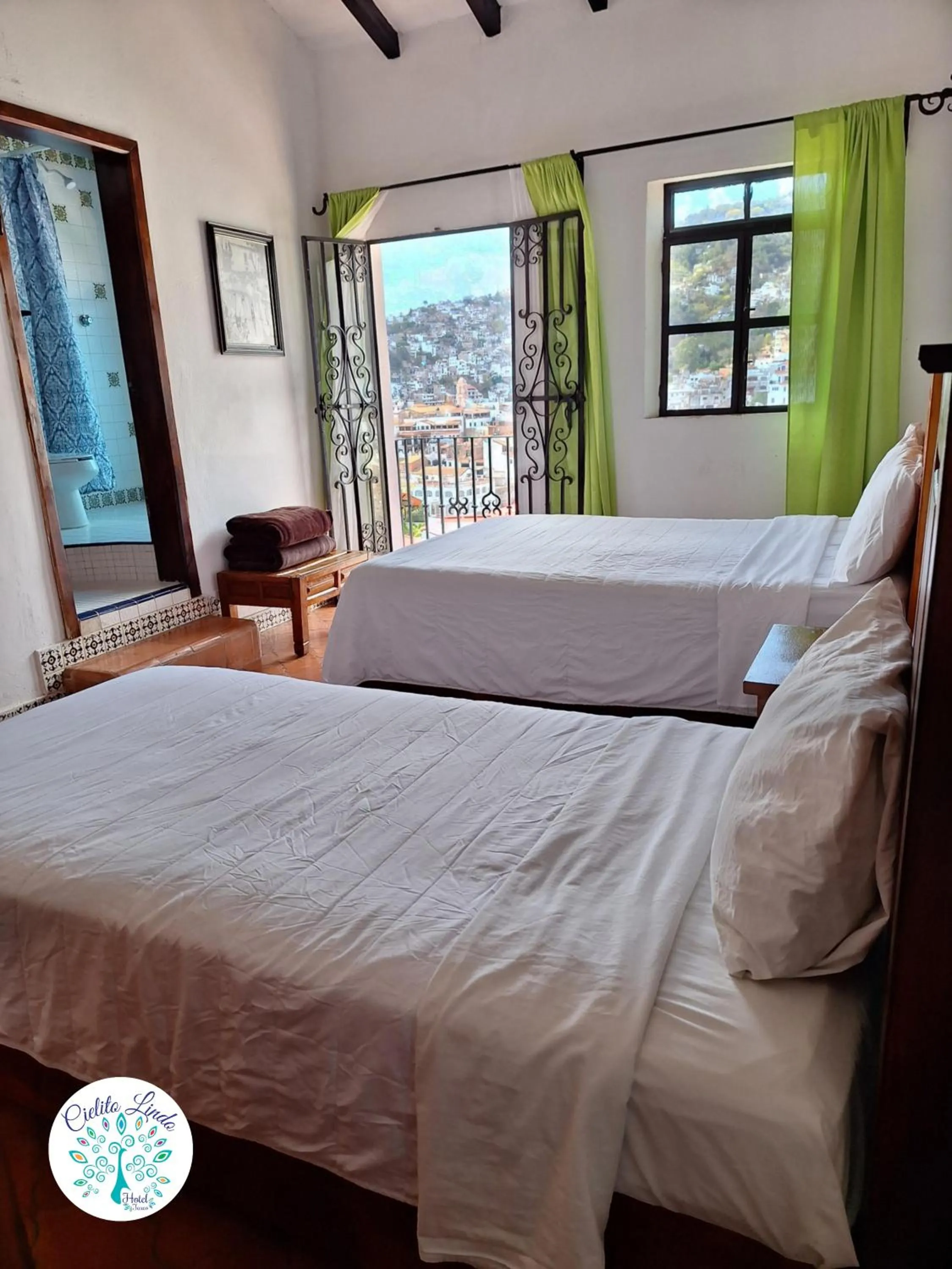 Bed in Hotel Cielito Lindo, Taxco