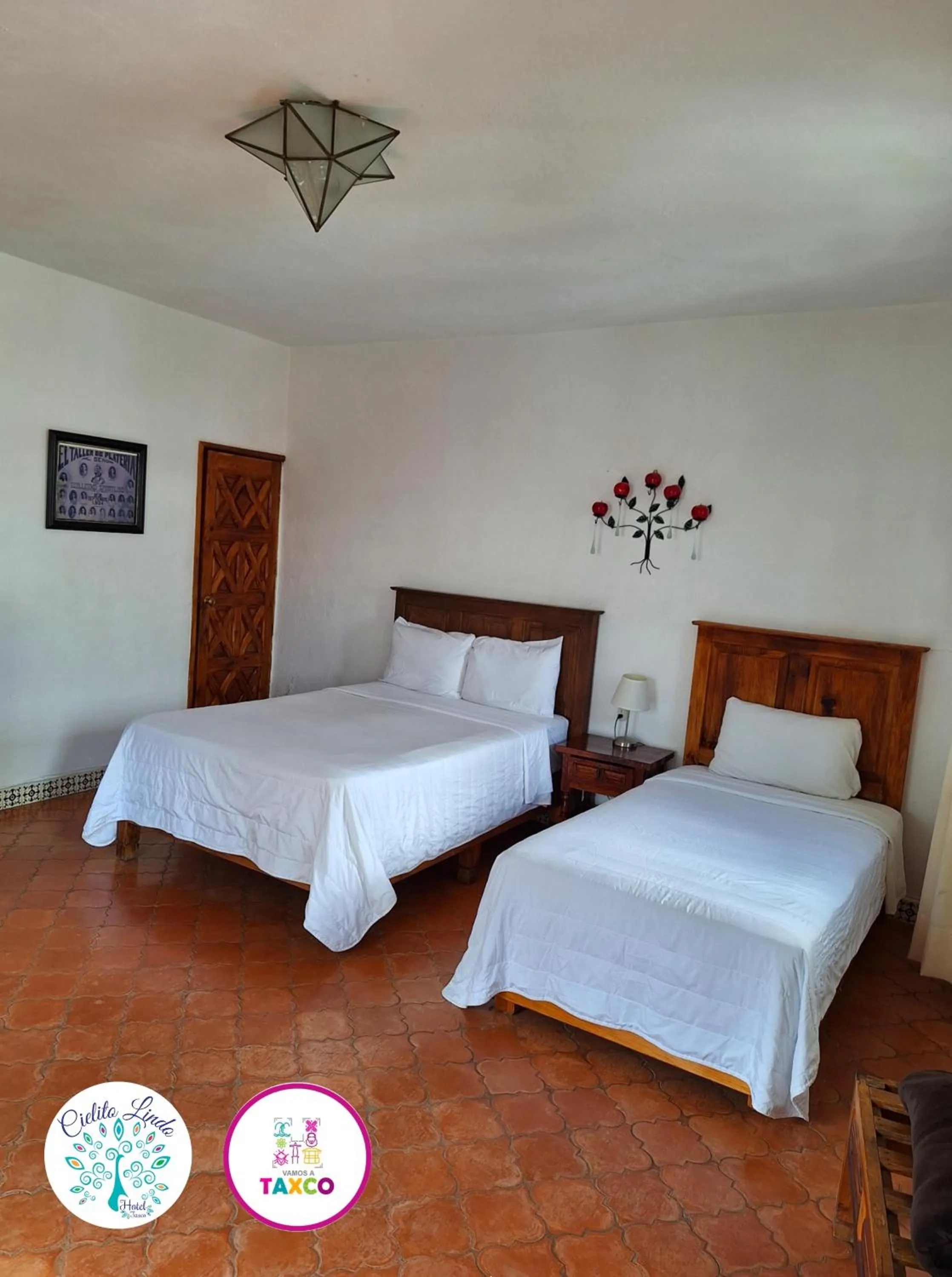 Bed in Hotel Cielito Lindo, Taxco