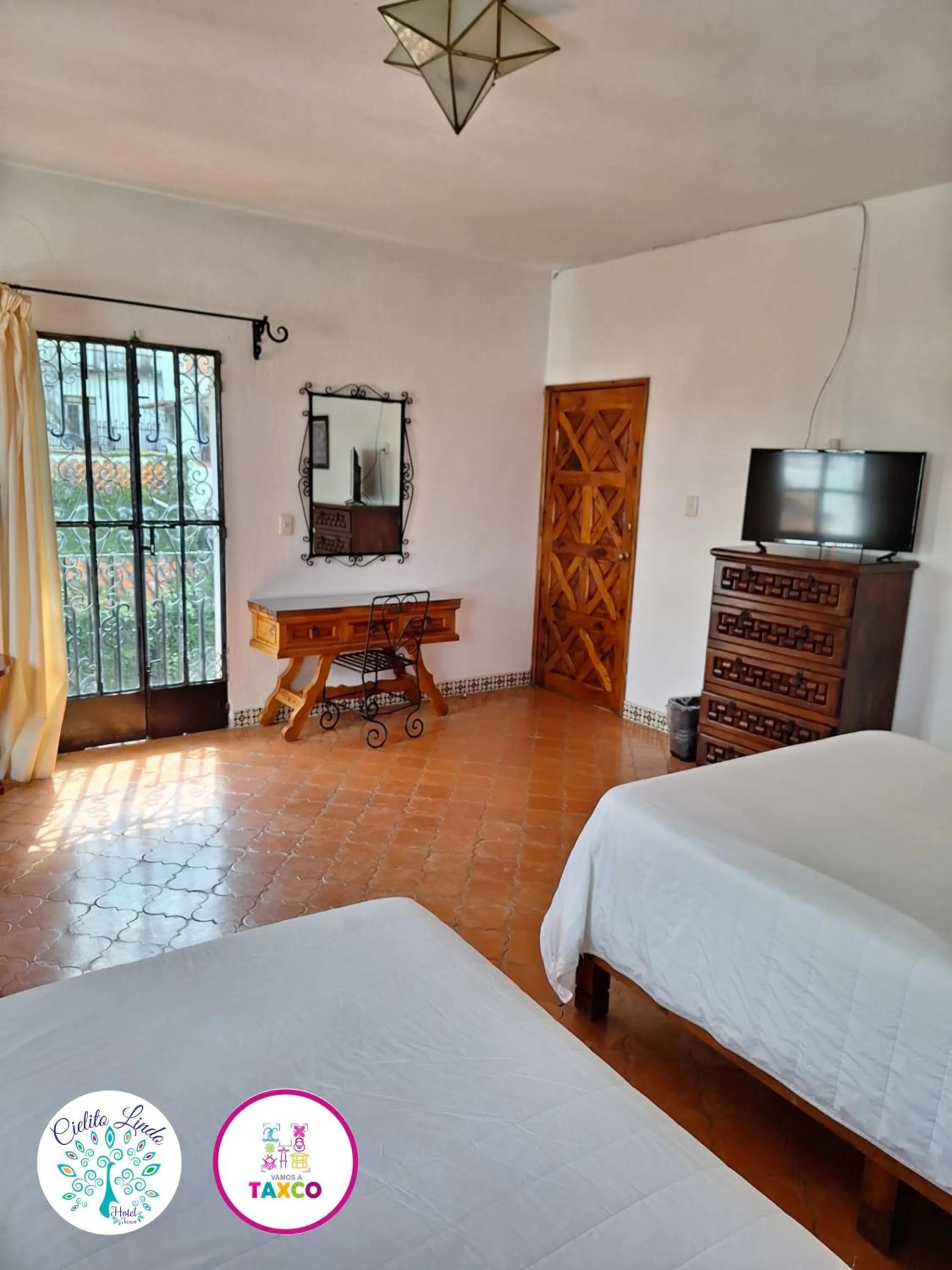 Bed in Hotel Cielito Lindo, Taxco