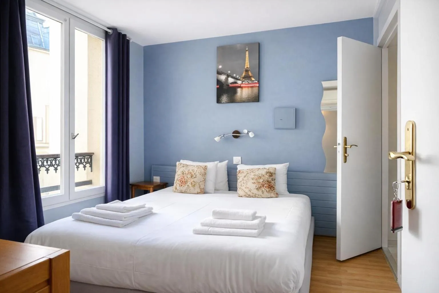 Bed in Hôtel Apollo Opéra