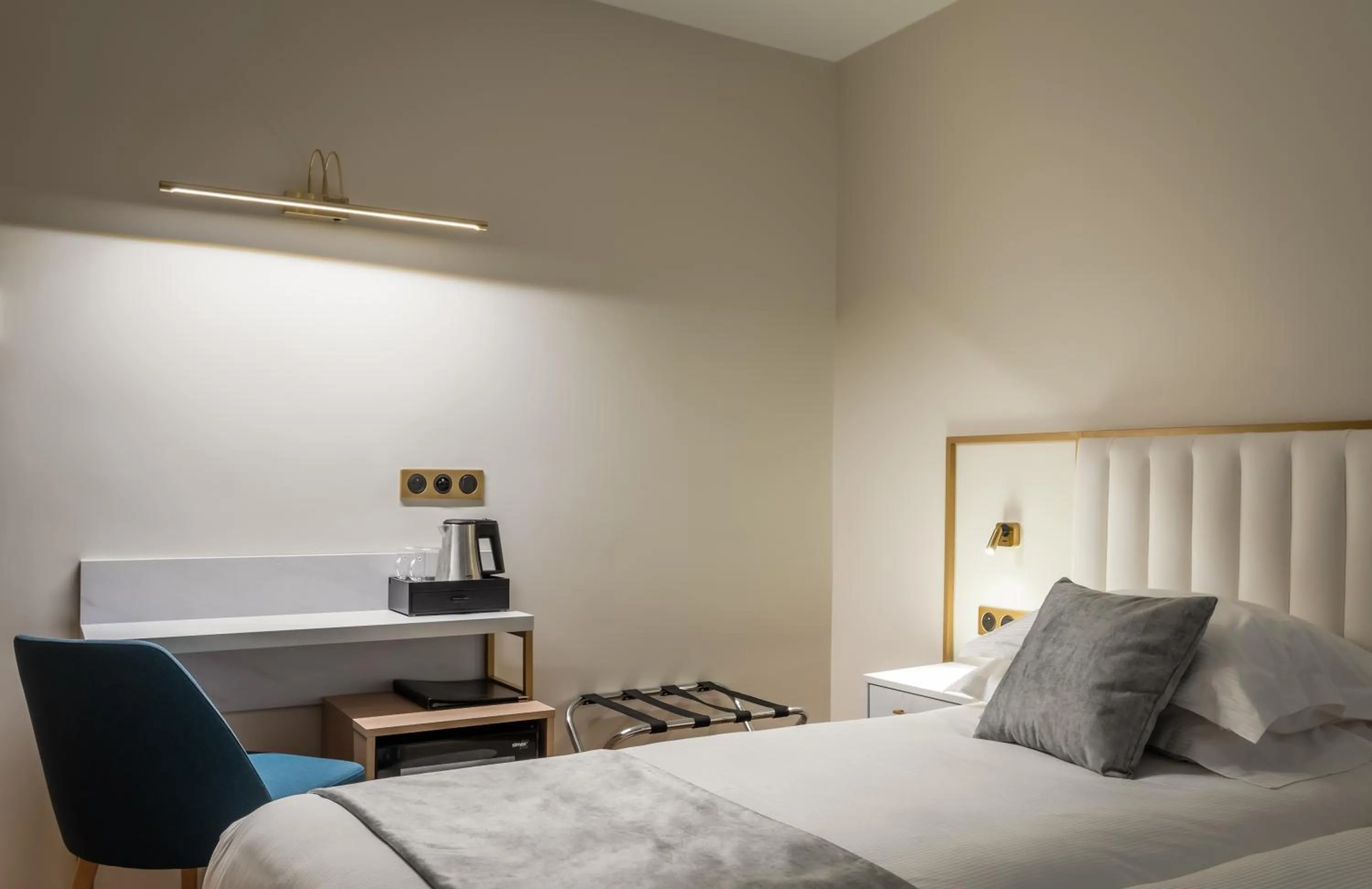 Bed in Hôtel des Deux Avenues