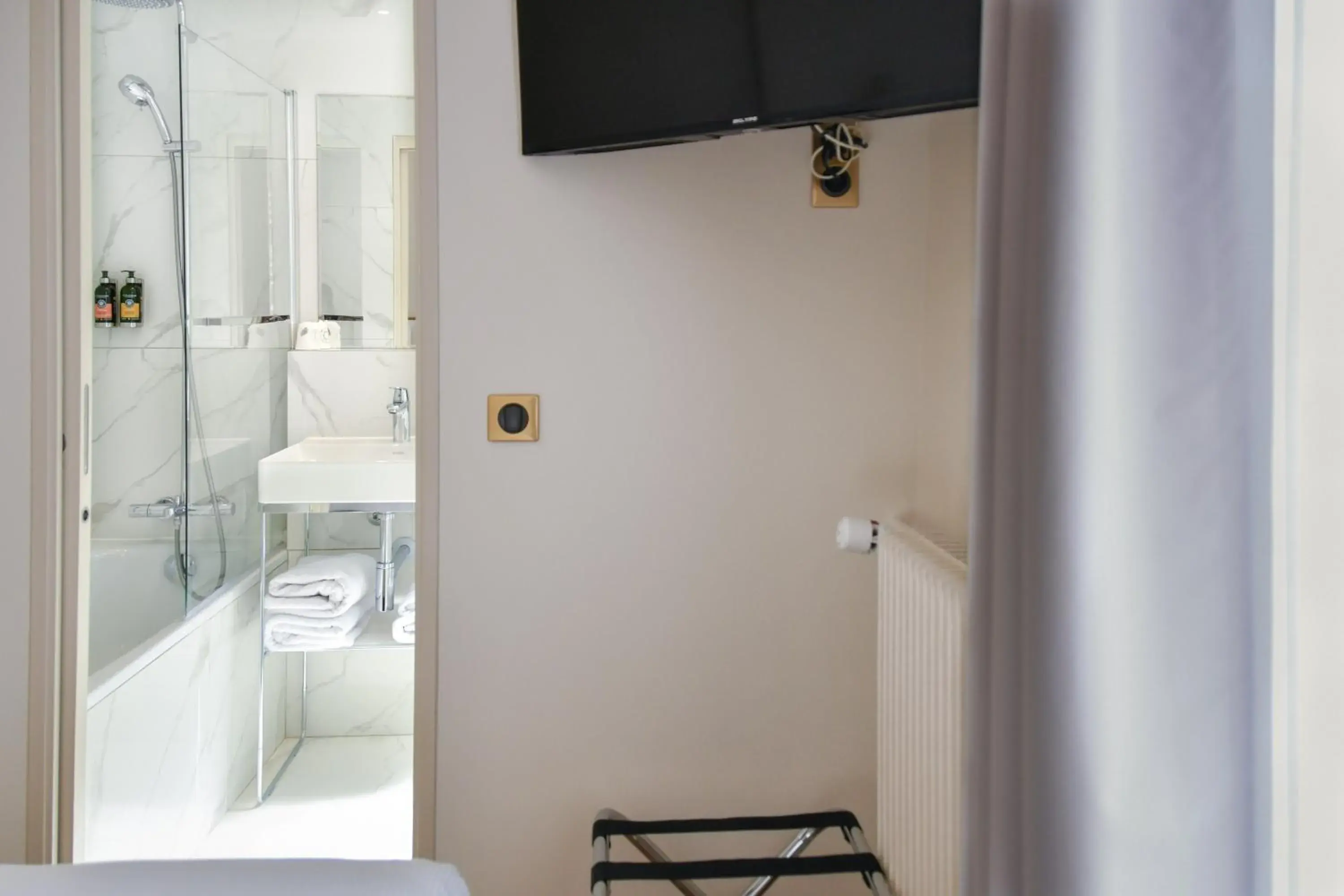 Hôtel des Deux Avenues Hôtel des Deux Avenues