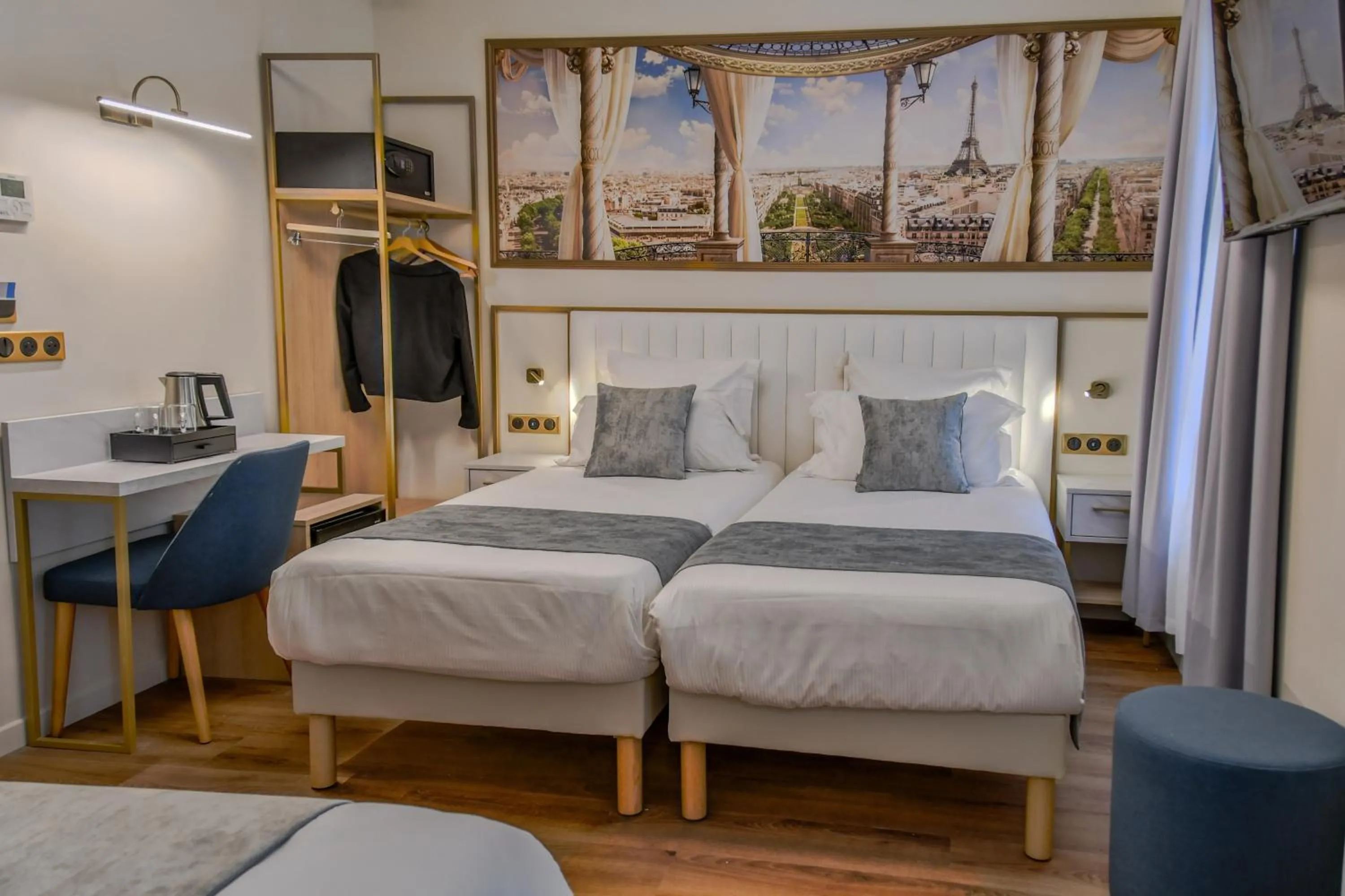 Bed in Hôtel des Deux Avenues