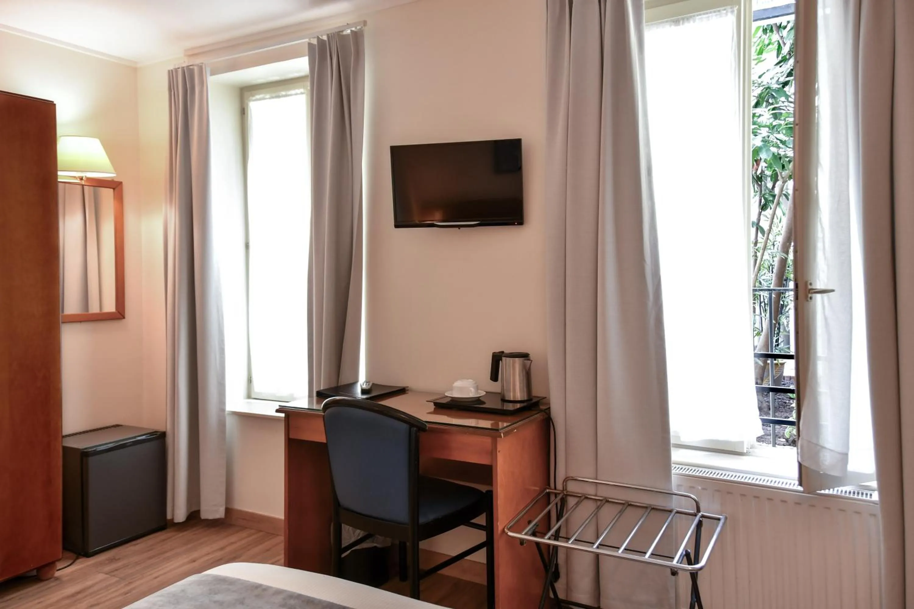 Bed in Hôtel des Deux Avenues