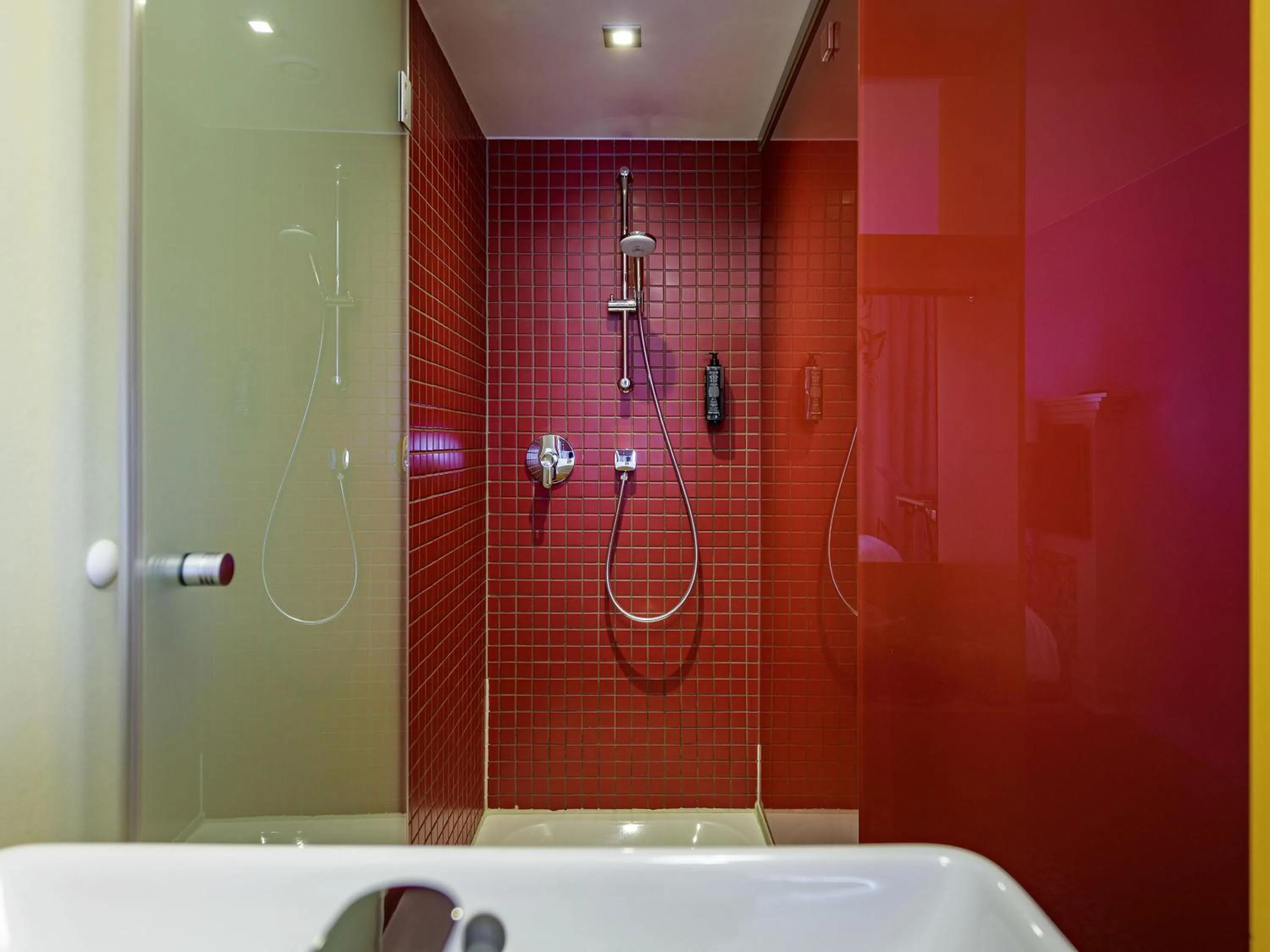 Bedroom in ibis Styles Hotel Berlin Mitte