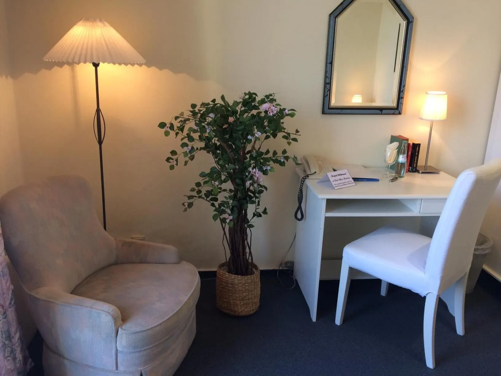 Seating area in Hotel Rhein-Residenz