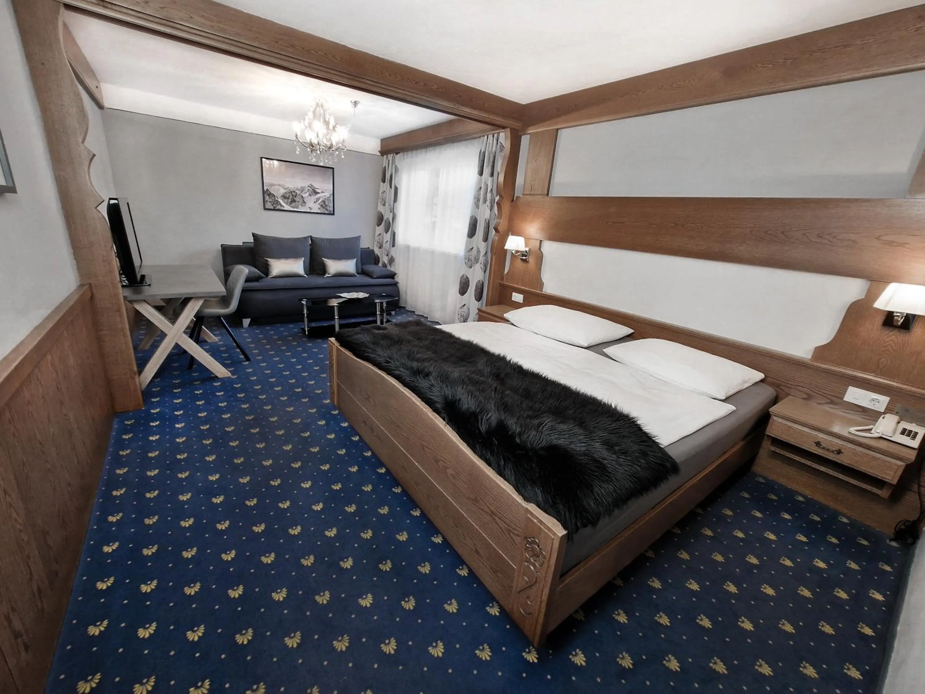 Bathroom, Bed in Hotel Lärchenhof