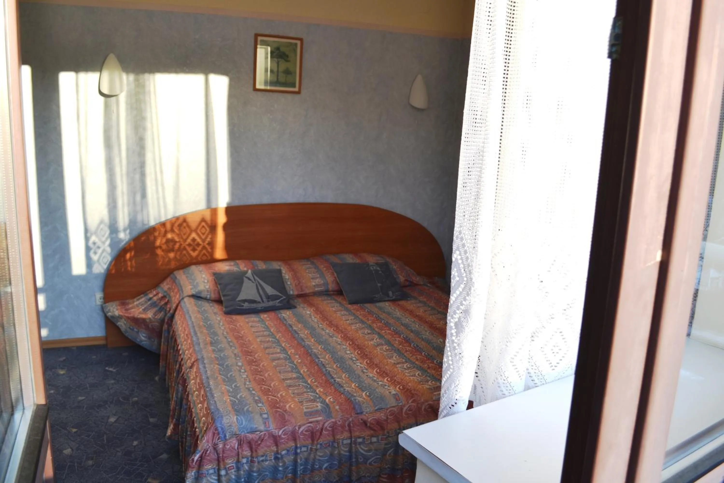 Photo of the whole room, Bed in Palva