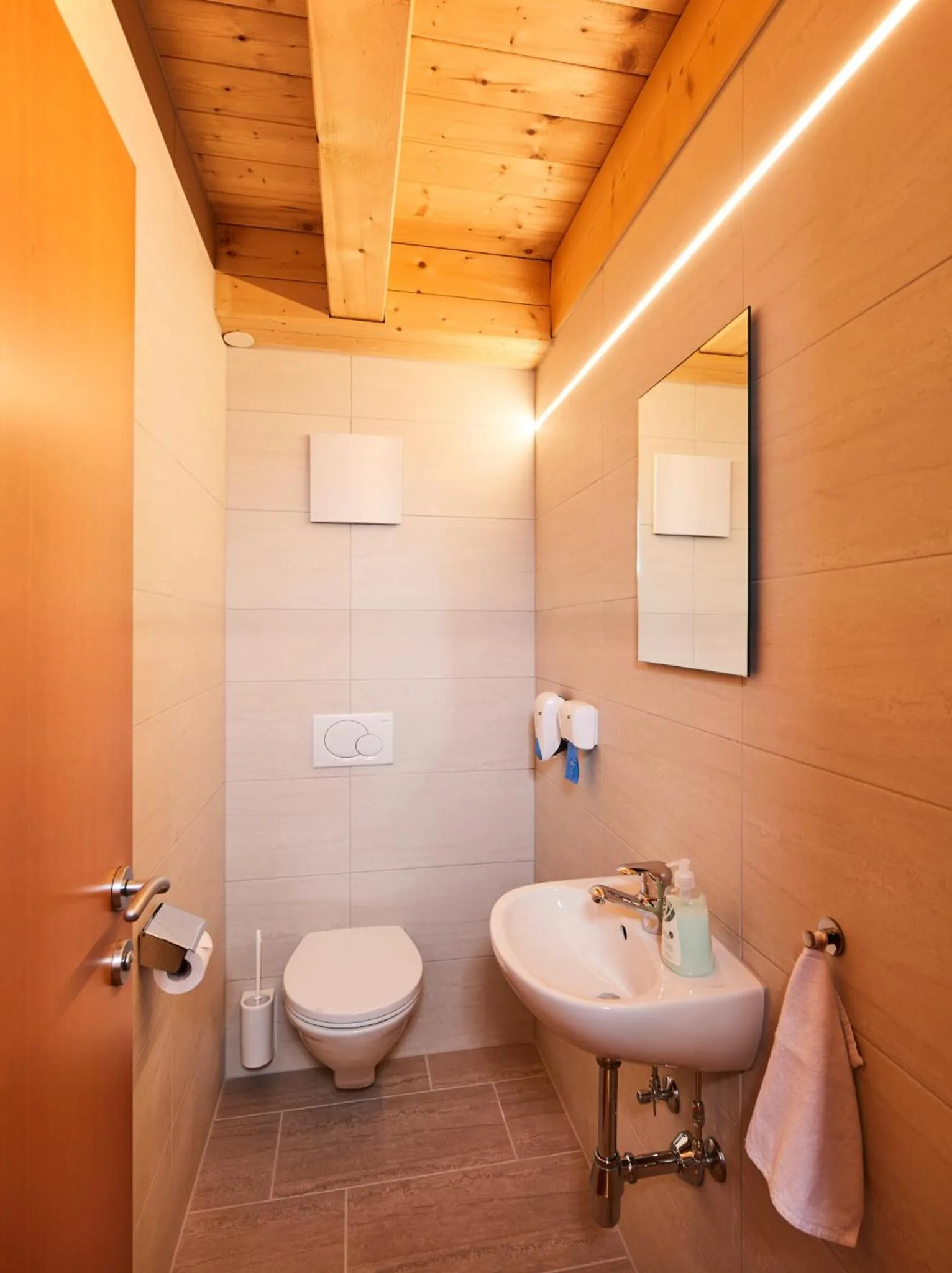 Toilet in Tirolerhof - Appartementhaus