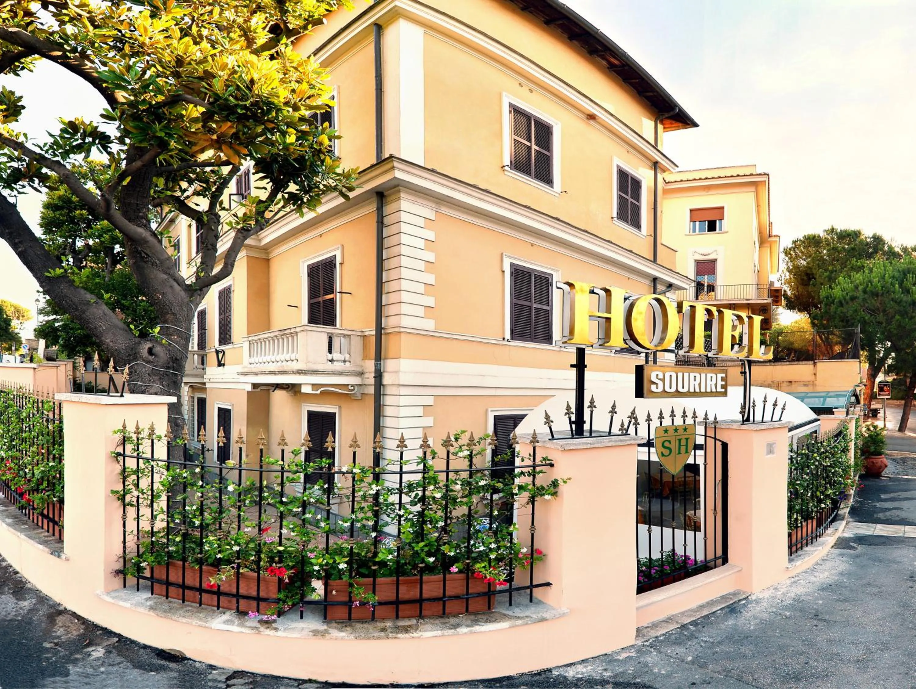 Property building in Sourire Hotel