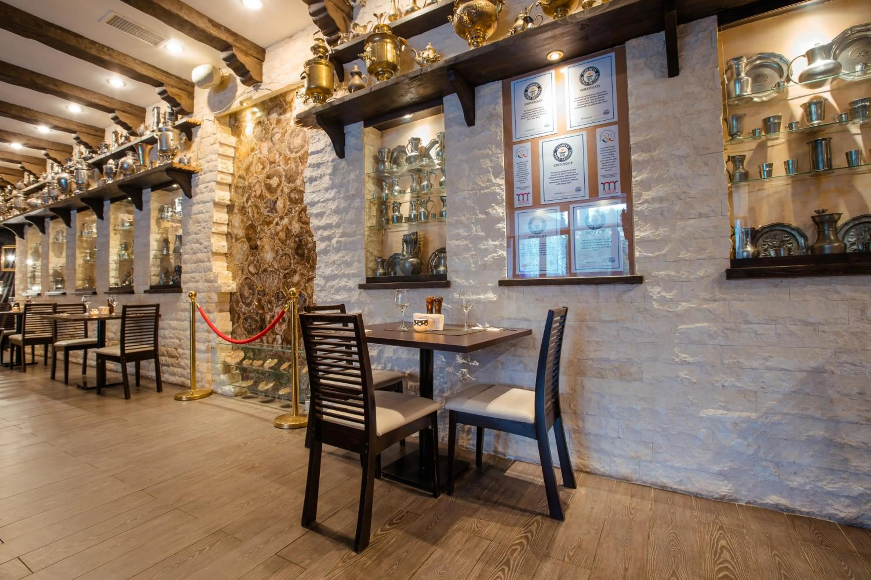 Restaurant/places to eat in Hotel Smart