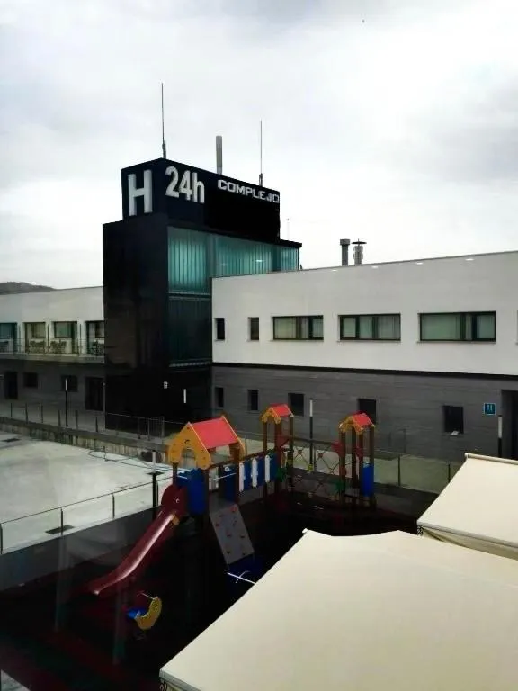 Property building in Complejo 24H