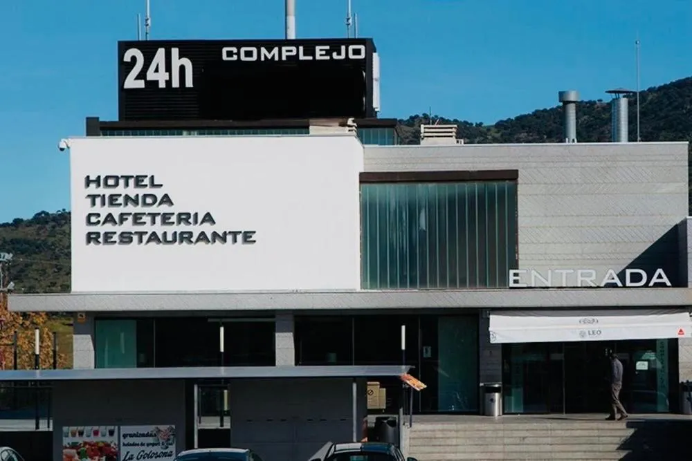 Property building in Complejo 24H