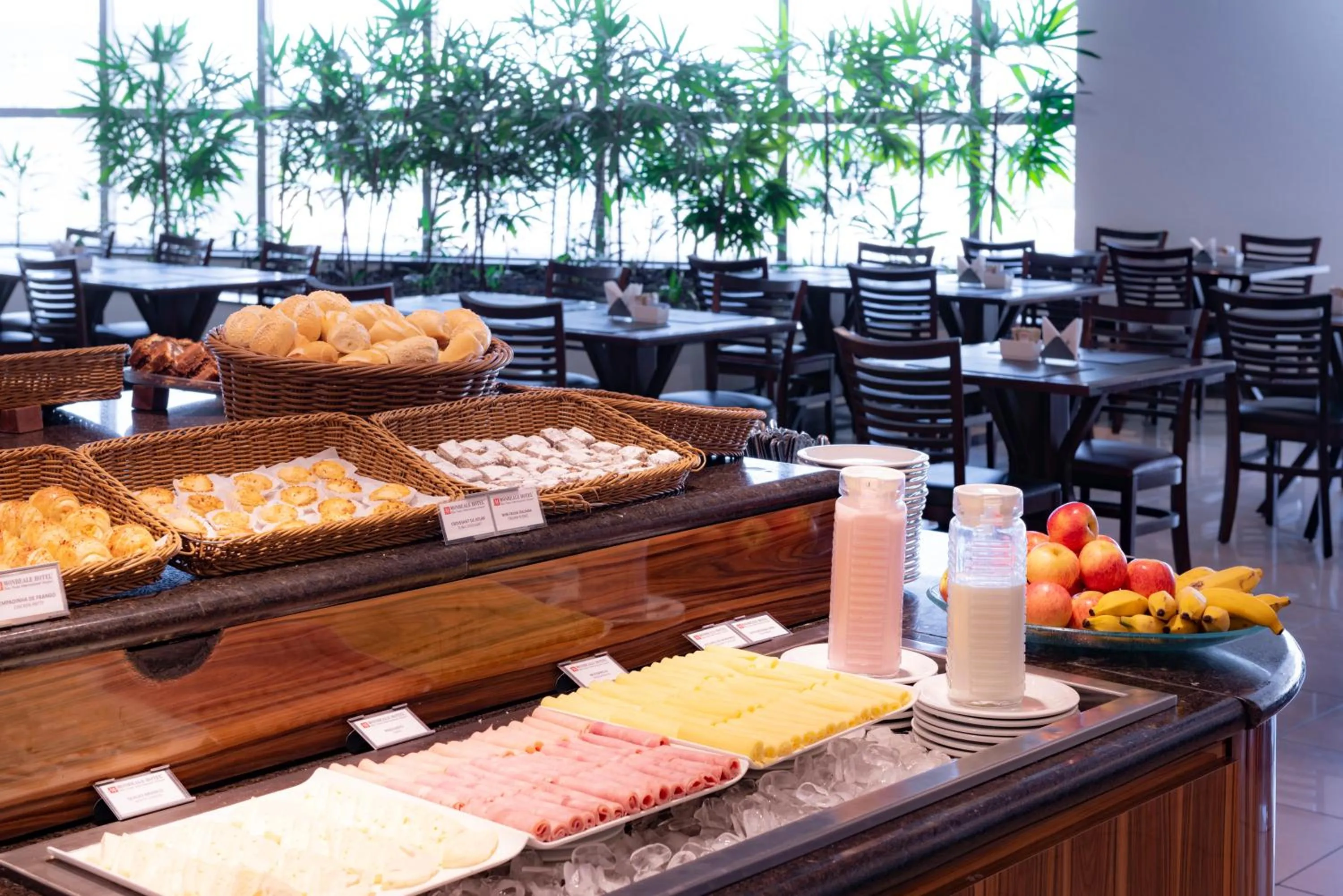 Food and drinks in Monreale Plus Guarulhos International Airport