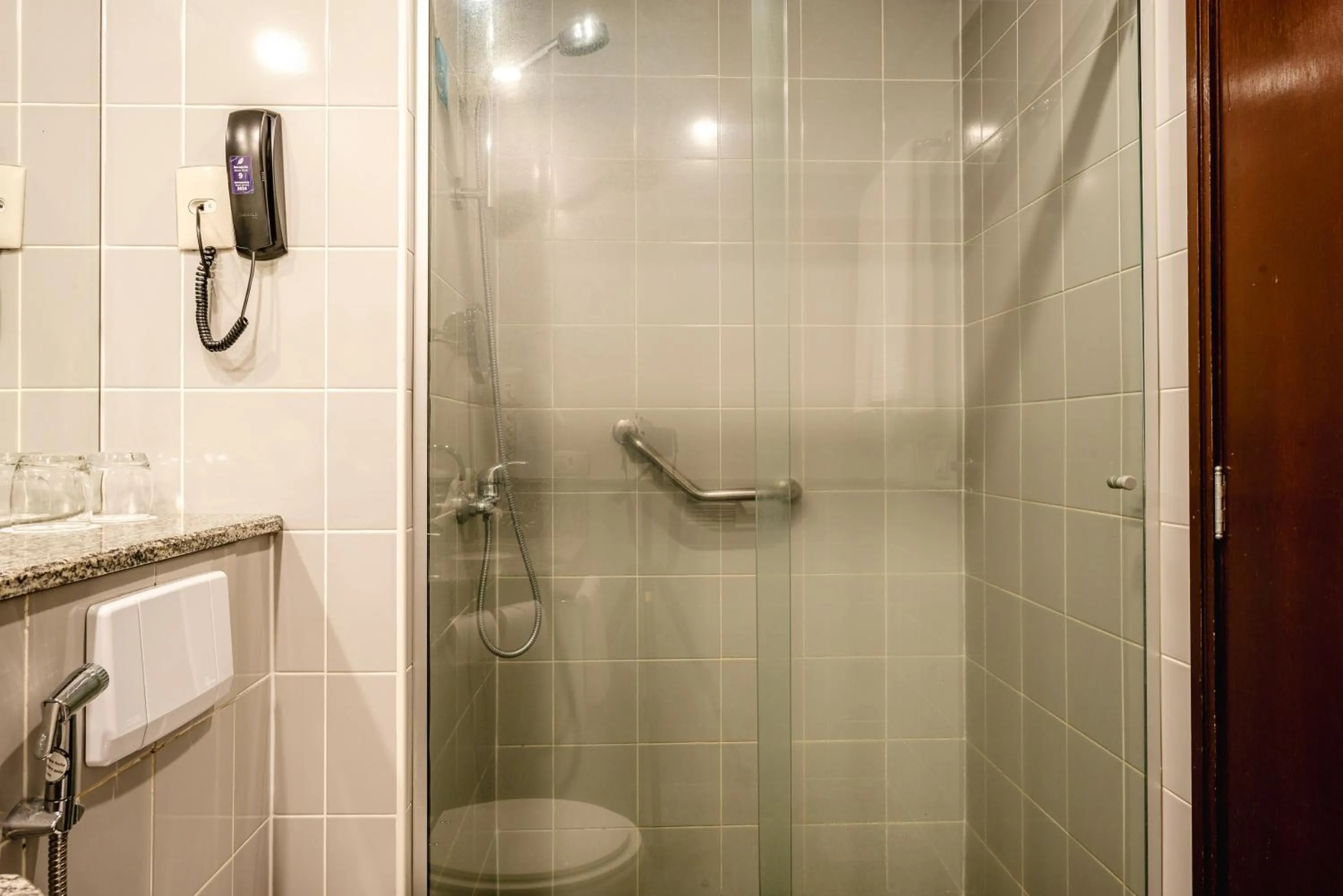 Shower in Blue Tree Premium Verbo Divino - Nações Unidas