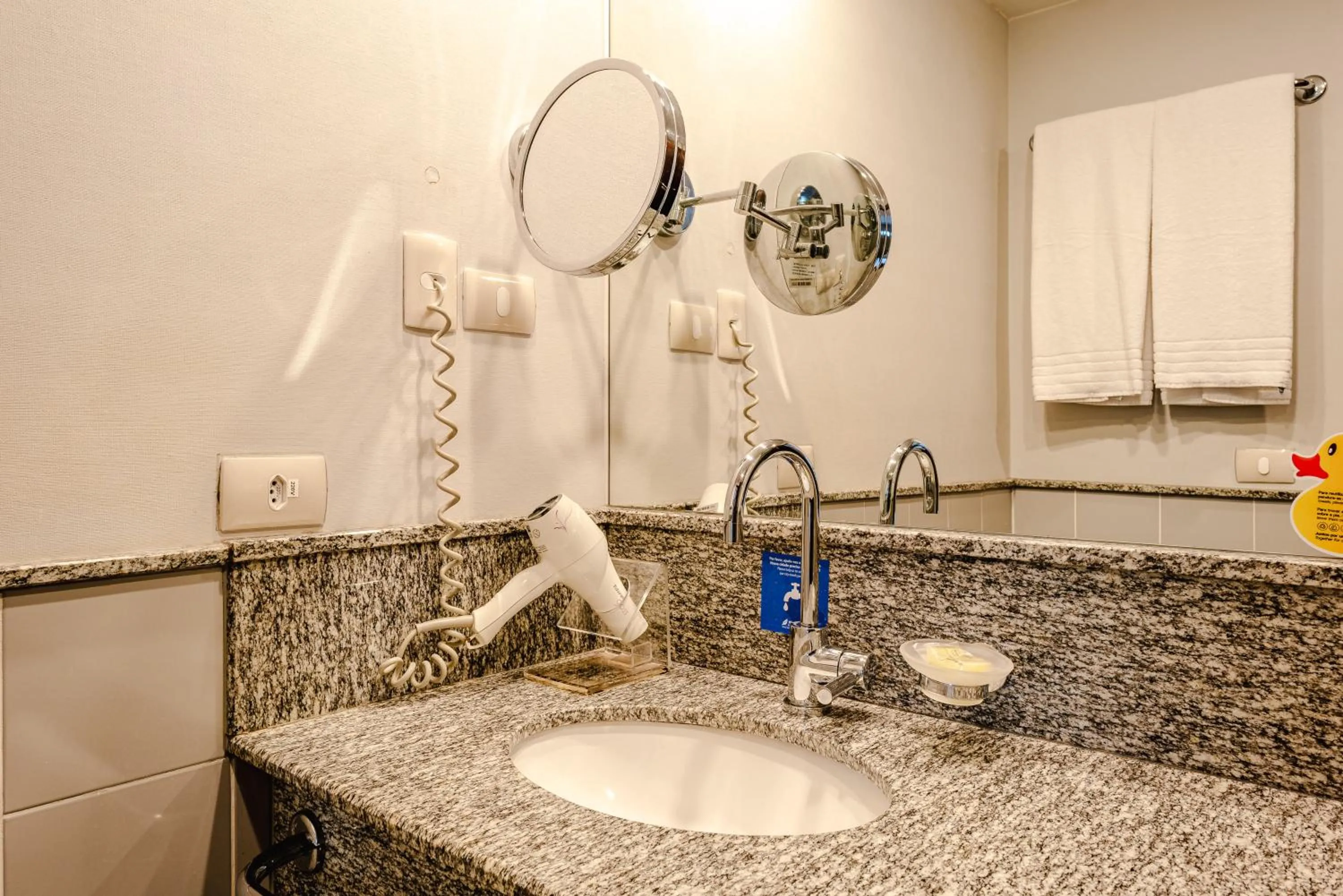 Bathroom in Blue Tree Premium Verbo Divino - Nações Unidas