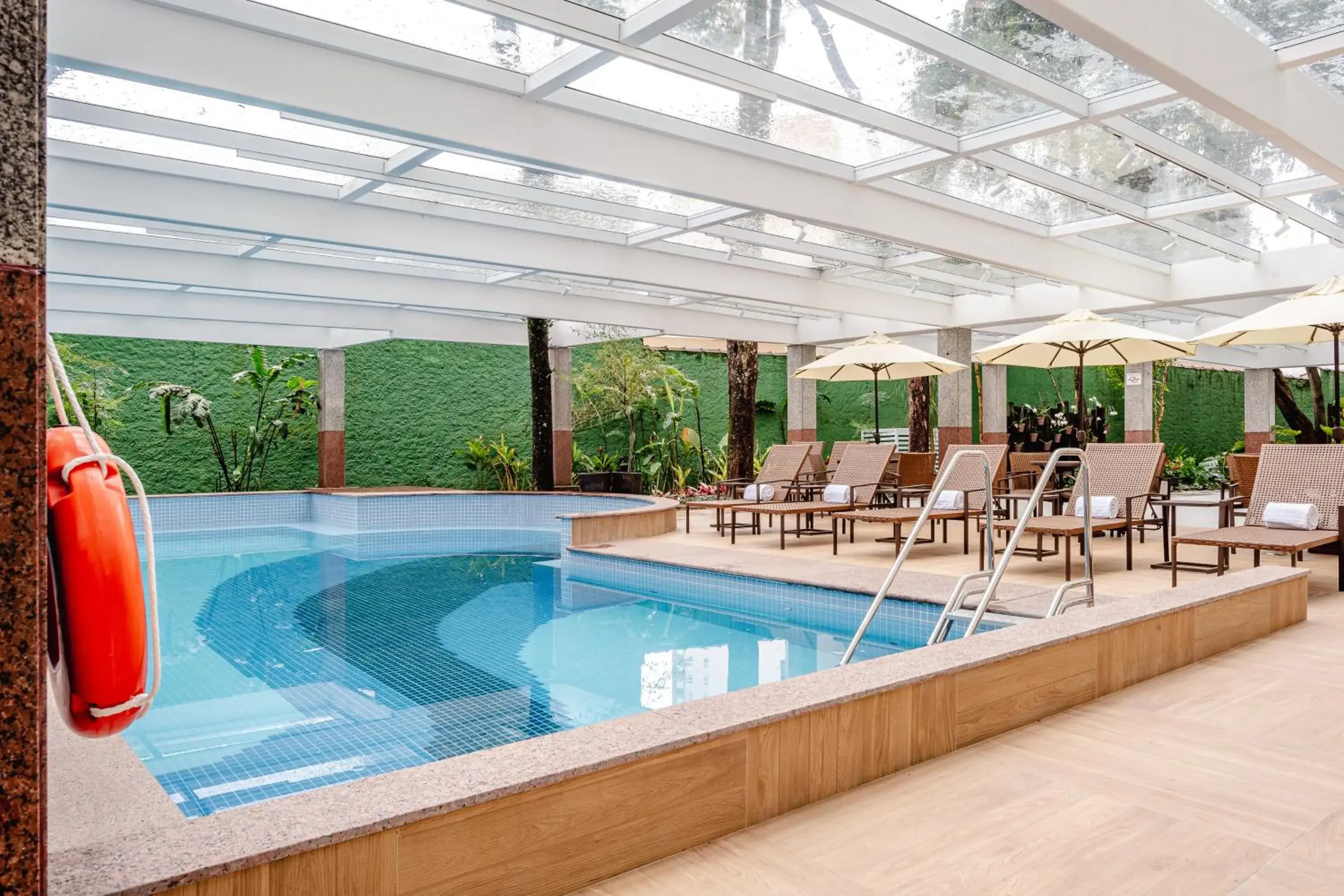 Swimming pool in Blue Tree Premium Verbo Divino - Nações Unidas Swimming pool in Blue Tree Premium Verbo Divino - Nações Unidas