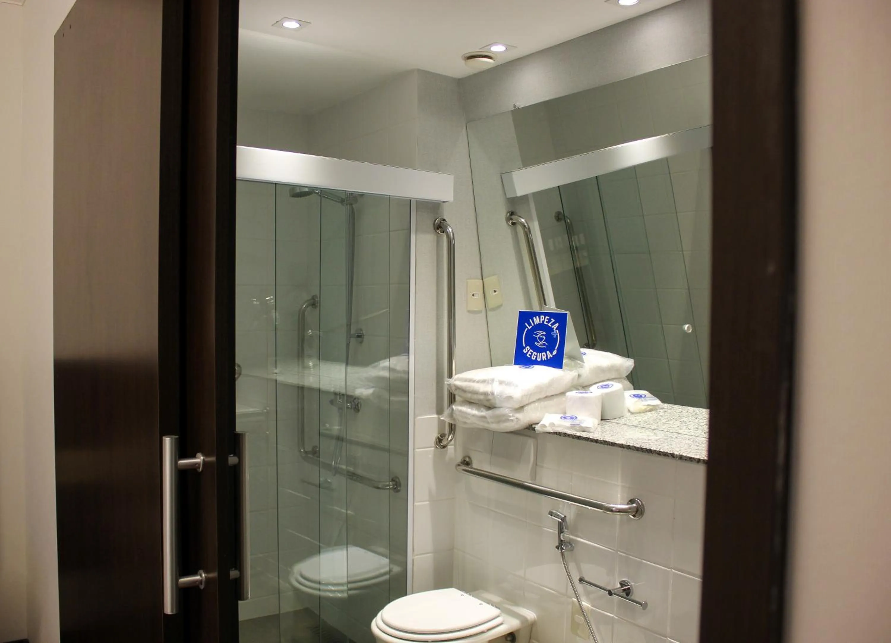 Shower in Blue Tree Premium Verbo Divino - Nações Unidas