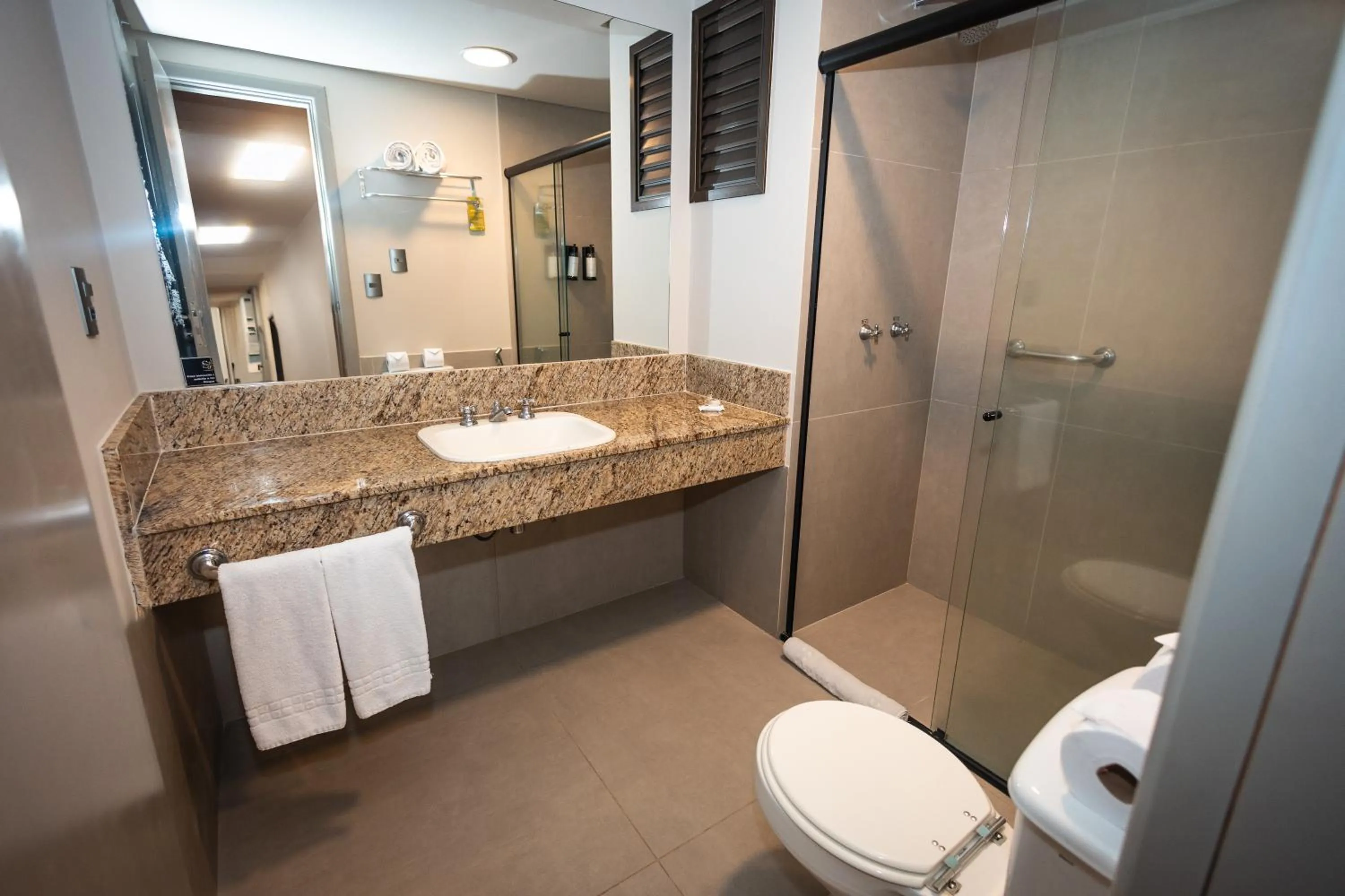 Shower in SJ Premium Hotels By Atlantica