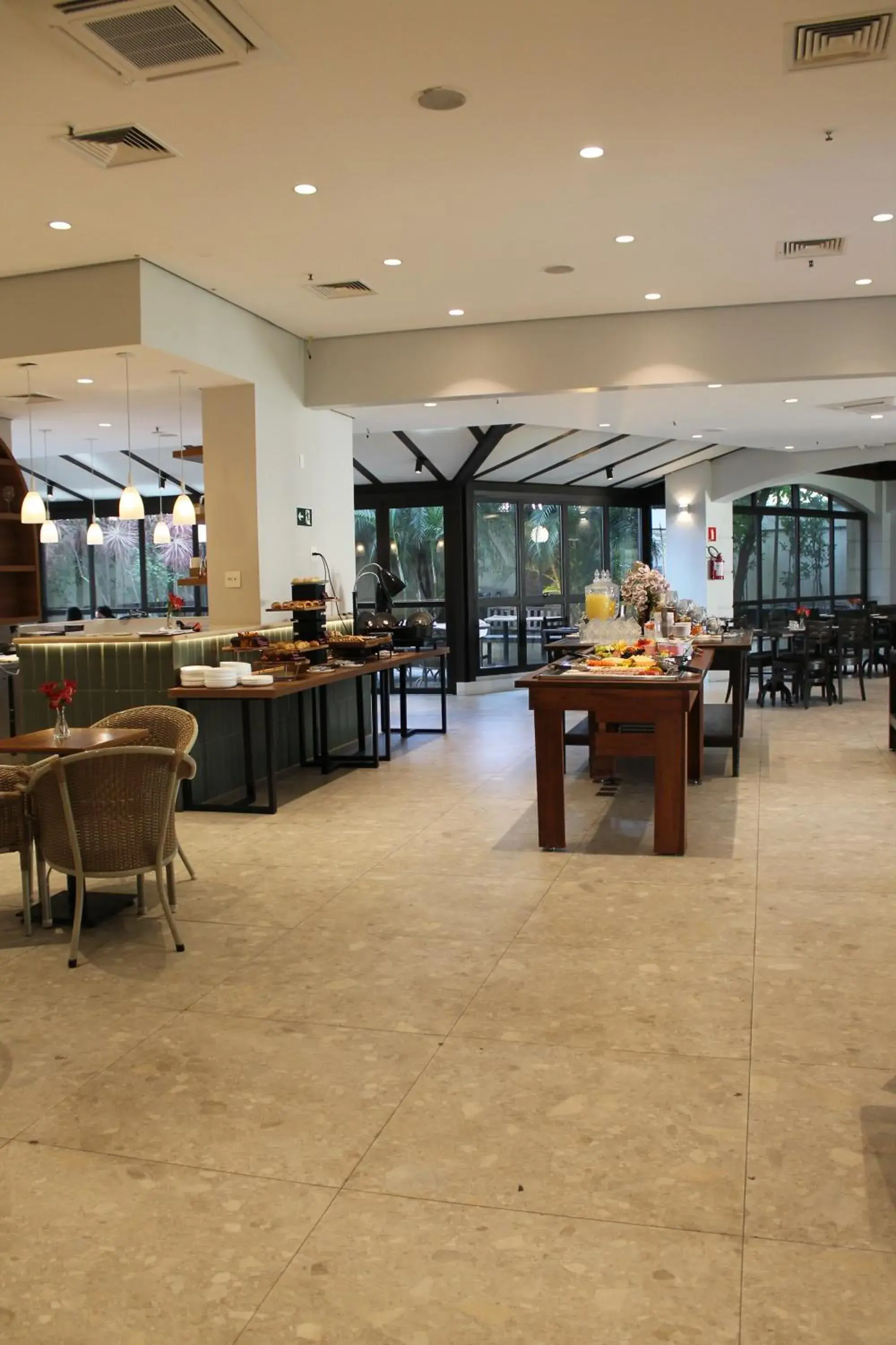 Breakfast in Quality Suites Vila Olimpia Breakfast in Quality Suites Vila Olimpia