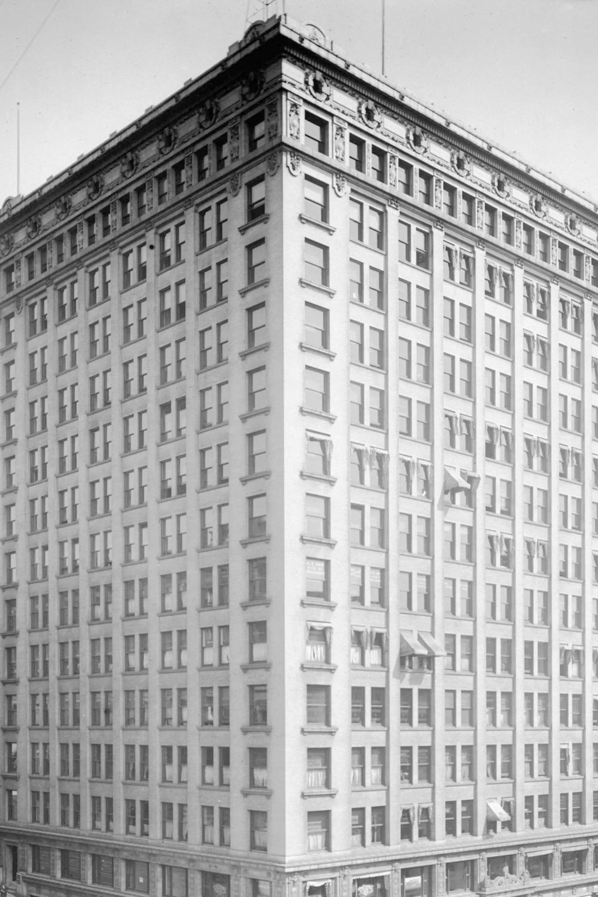 Property building in Courtyard Seattle Downtown / Pioneer Square