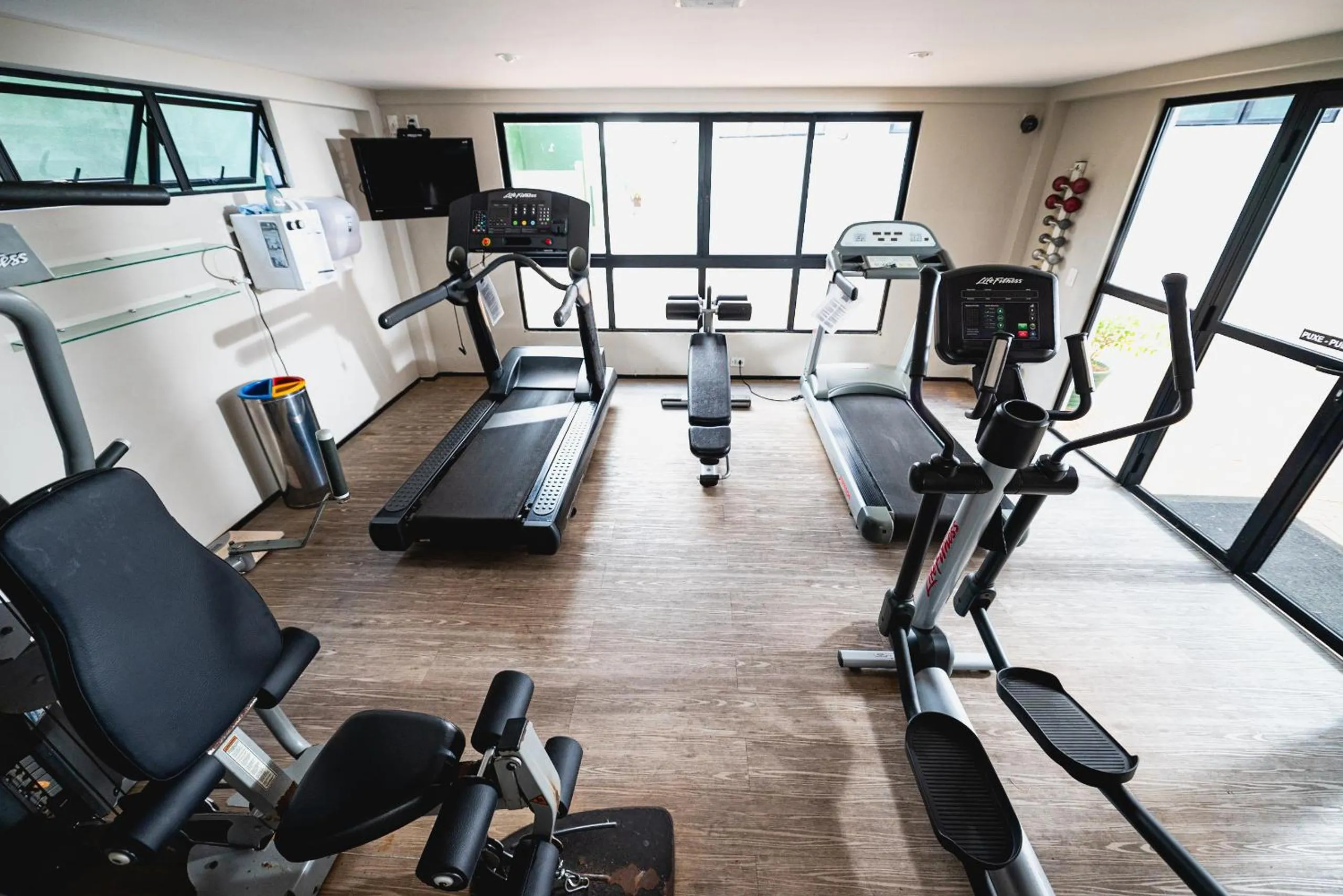Fitness centre/facilities in Quality Suites Natal
