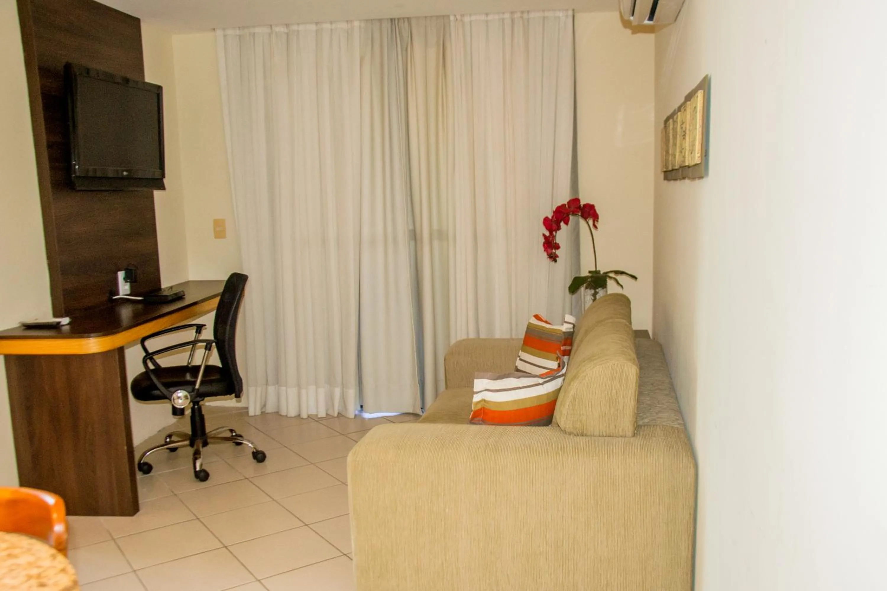 TV and multimedia in Quality Suites Natal