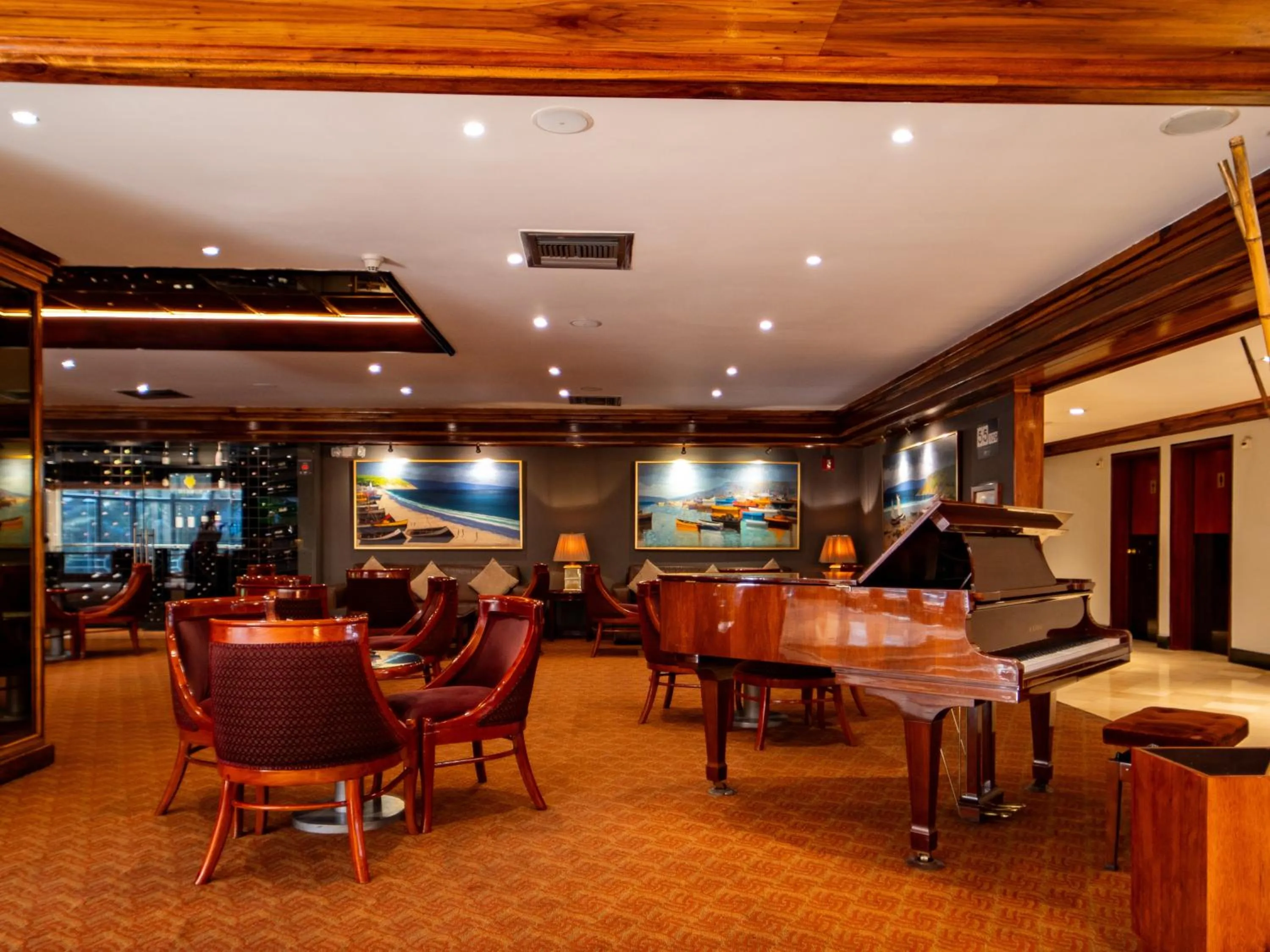 Lounge or bar in Swissotel Quito