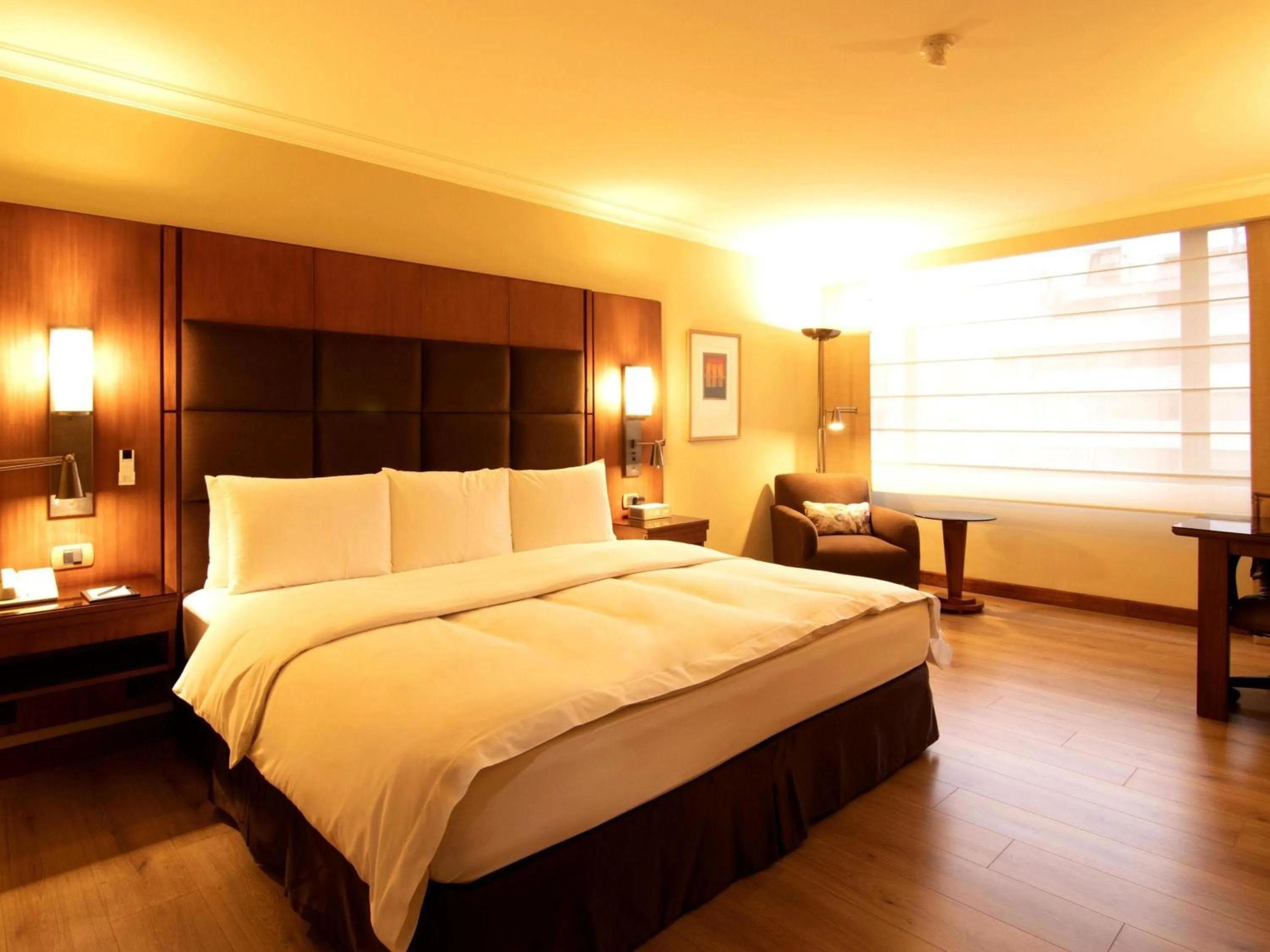 Bedroom, Bed in Swissotel Quito