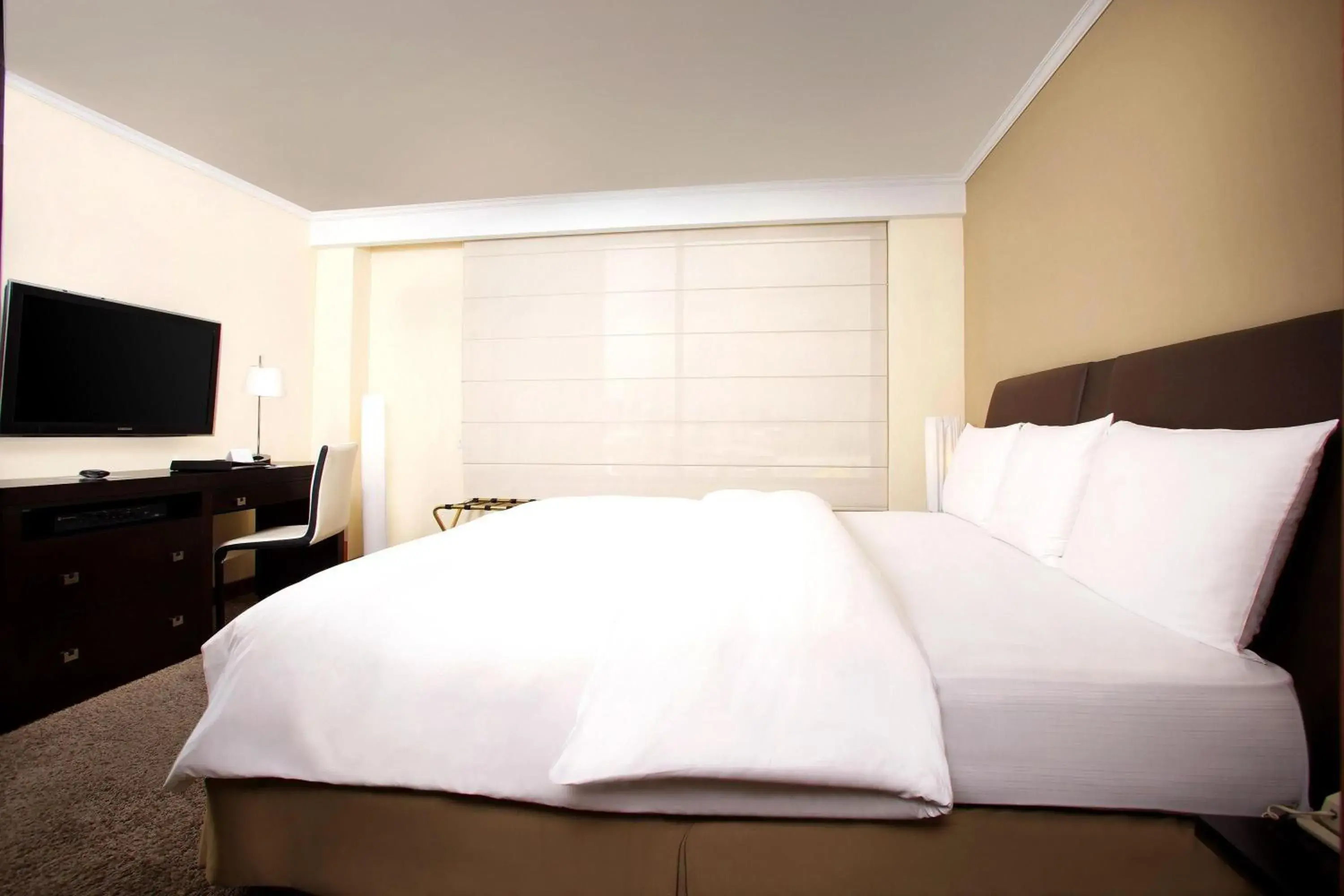 Bedroom, Bed in Swissotel Quito Bedroom, Bed in Swissotel Quito