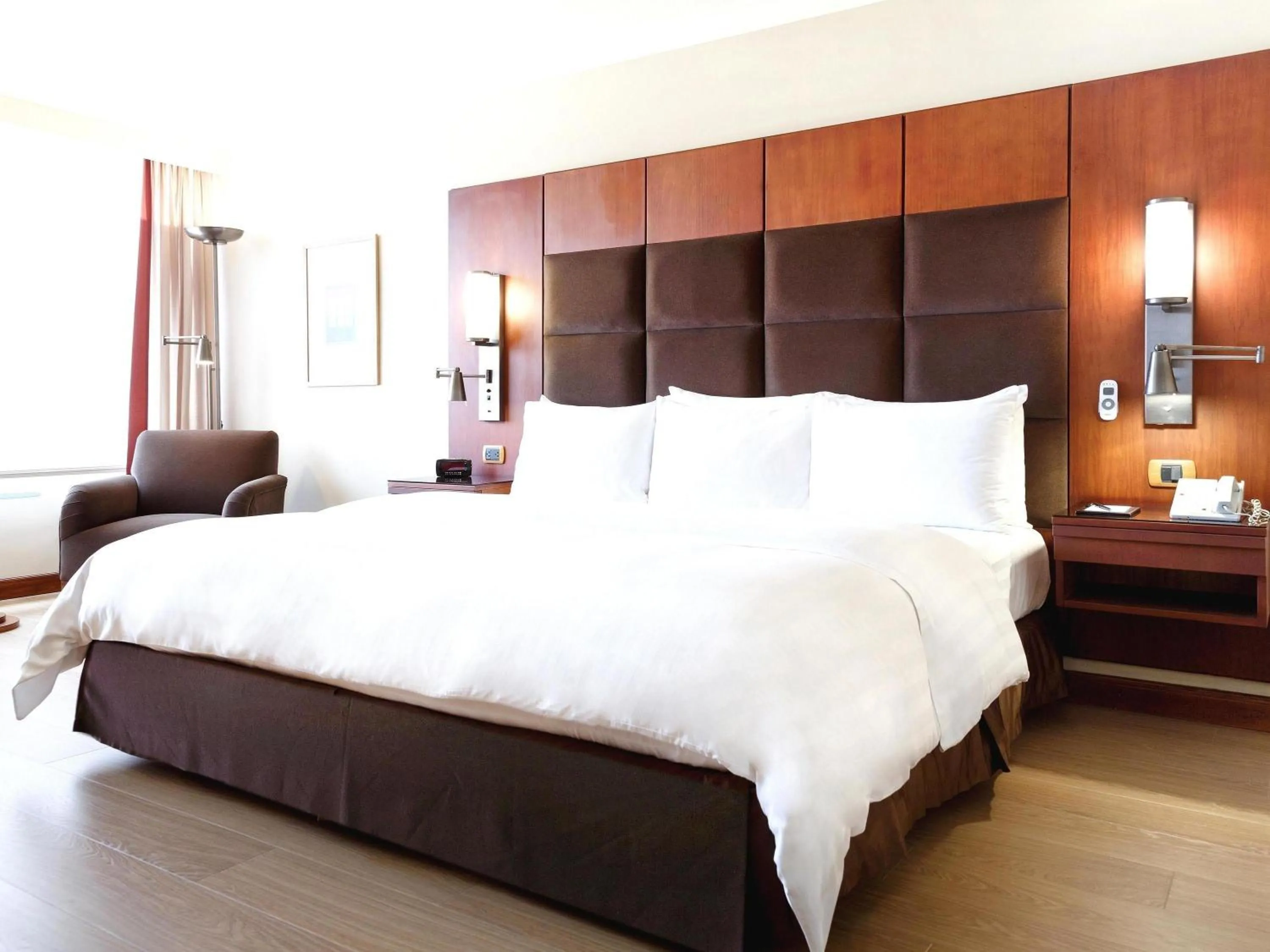 Bedroom, Bed in Swissotel Quito