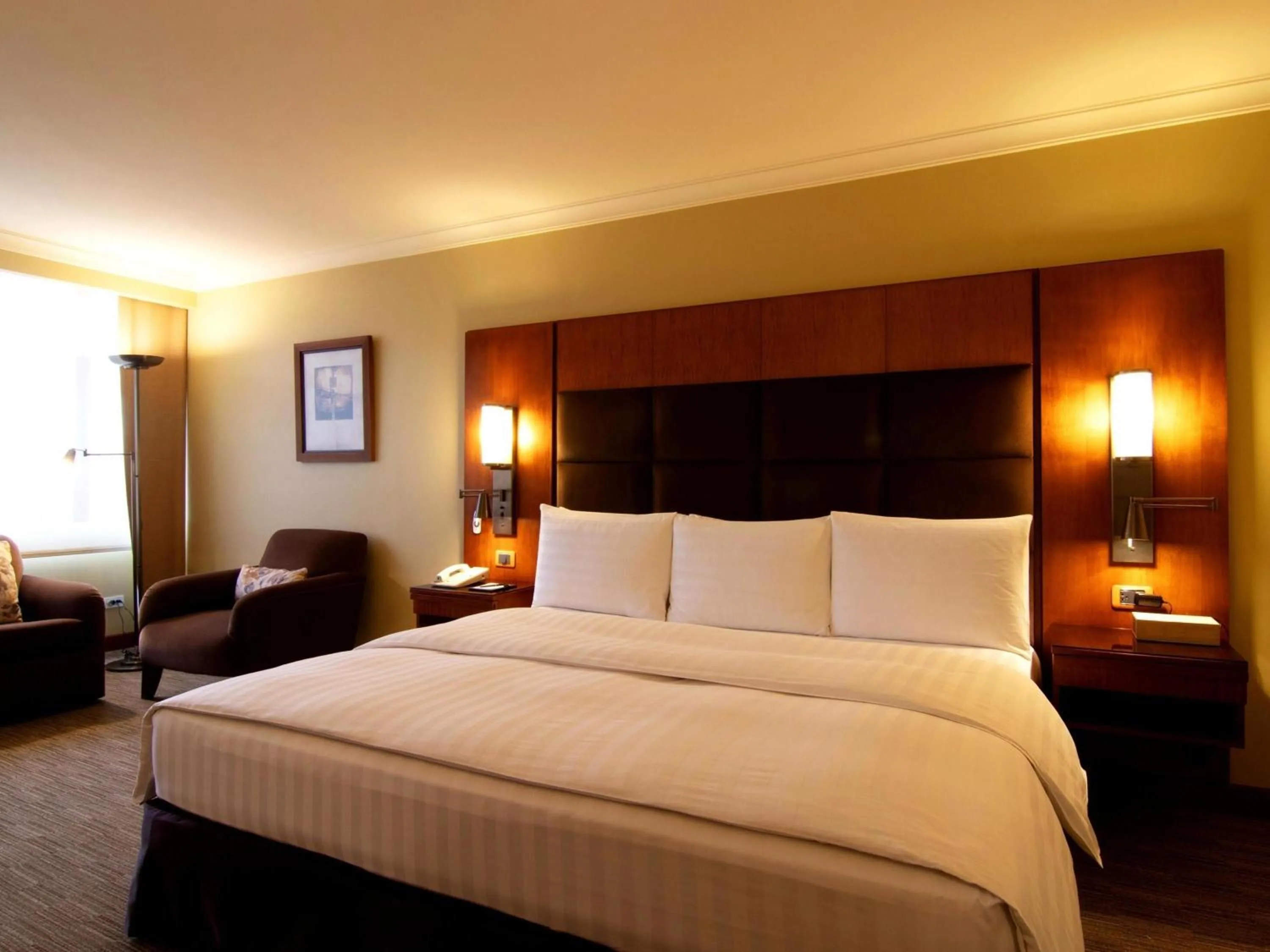 Bedroom, Bed in Swissotel Quito