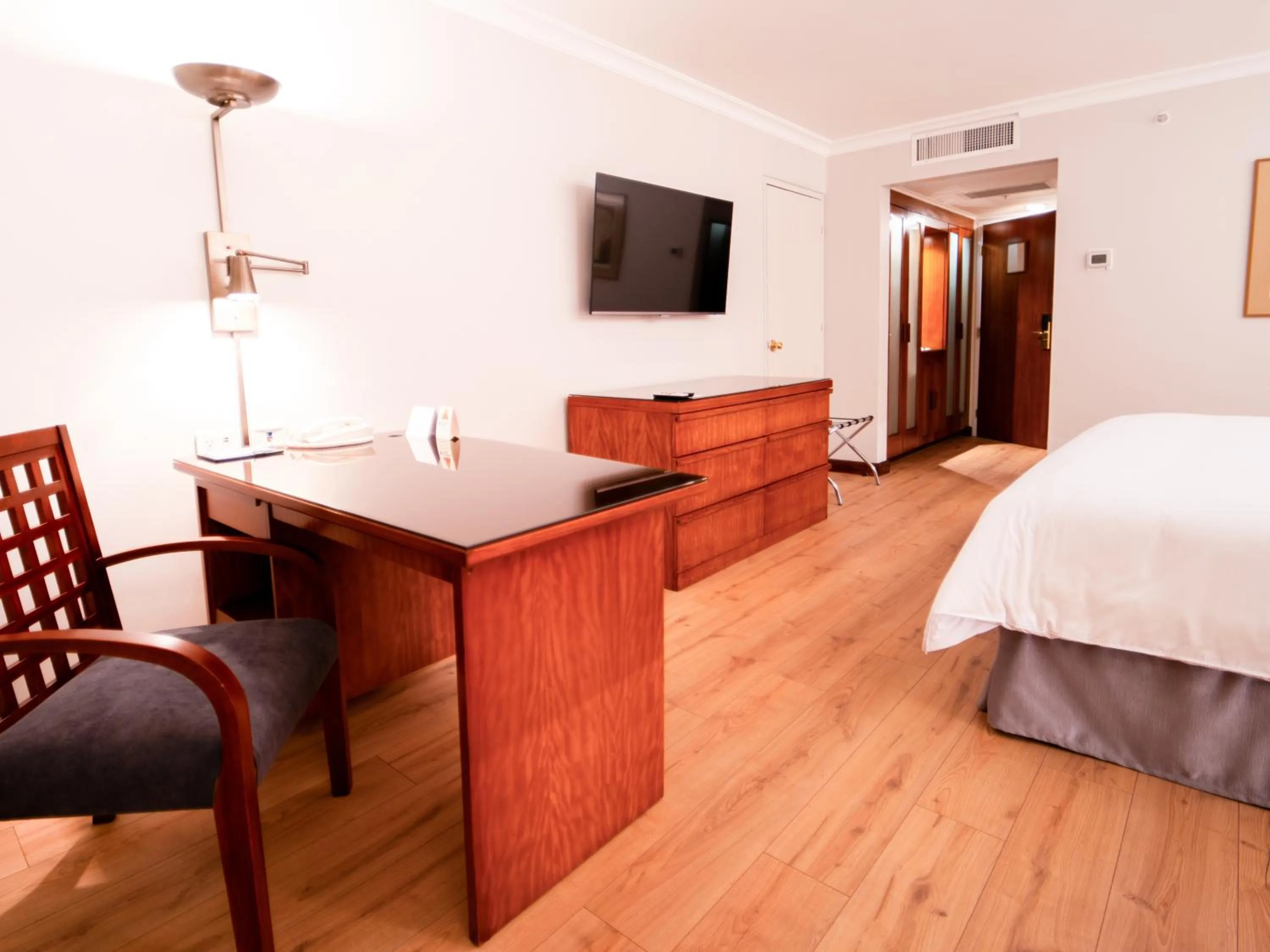 TV and multimedia, Bed in Swissotel Quito