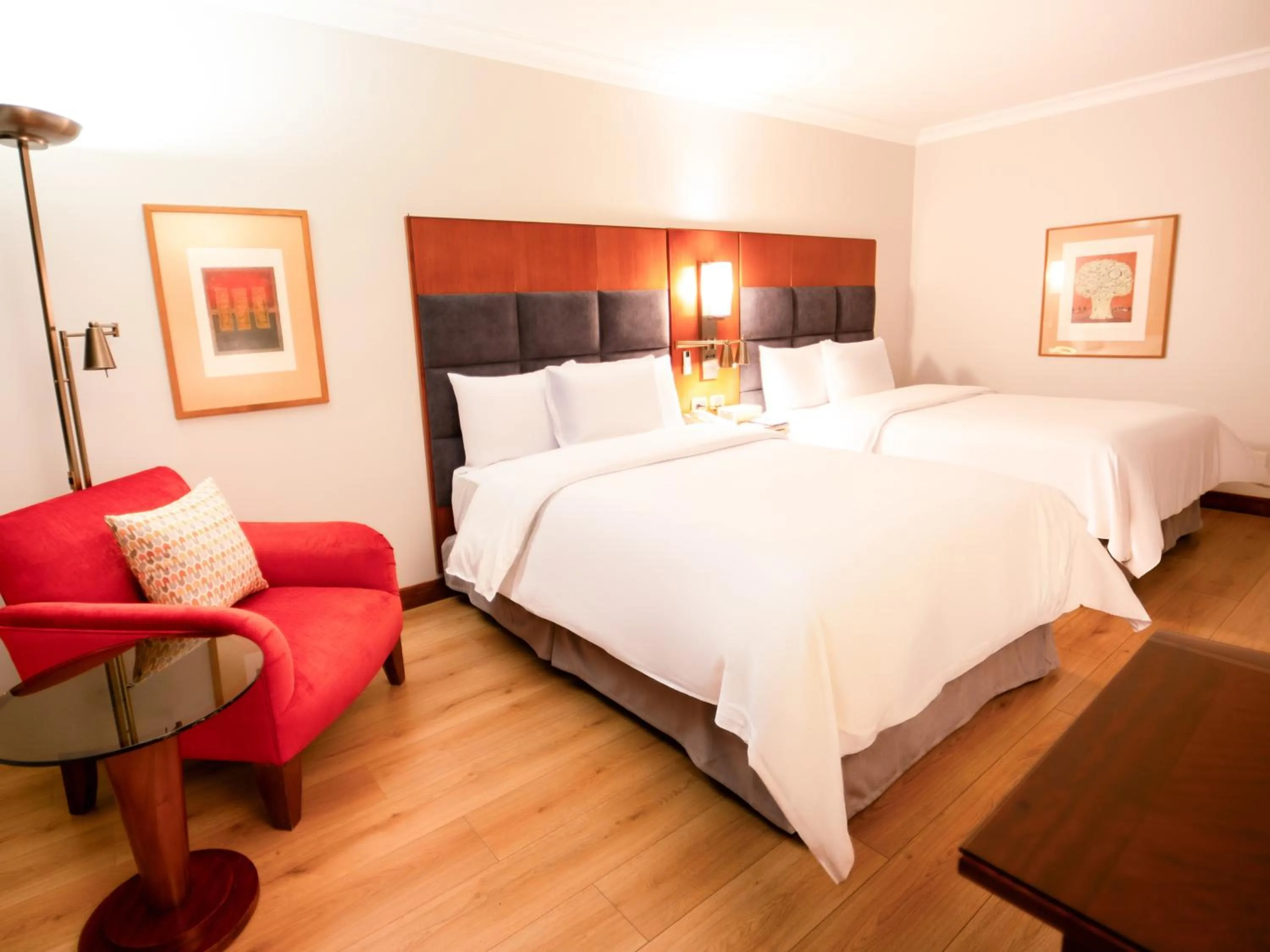 Photo of the whole room, Bed in Swissotel Quito