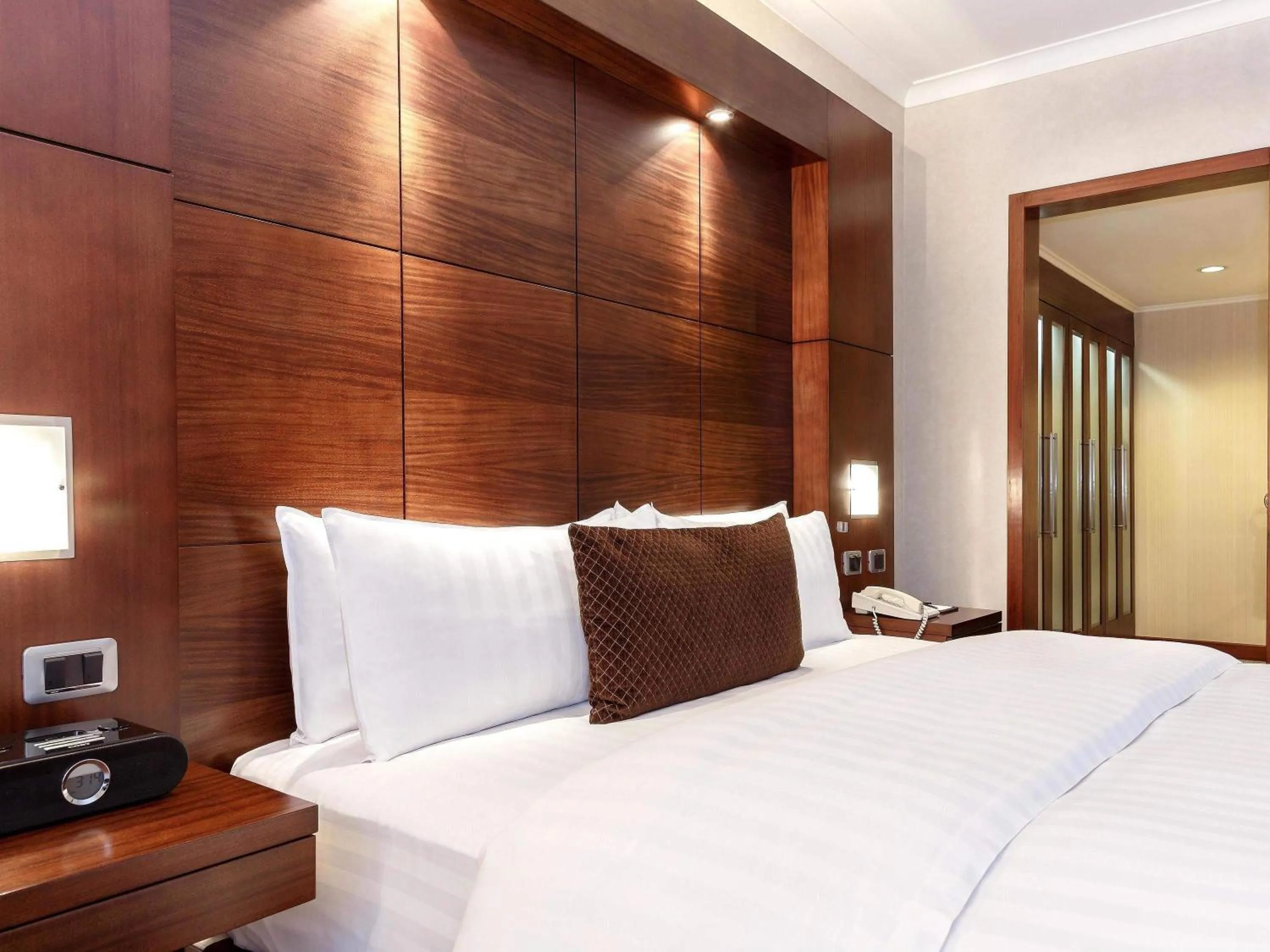 Bedroom, Bed in Swissotel Quito