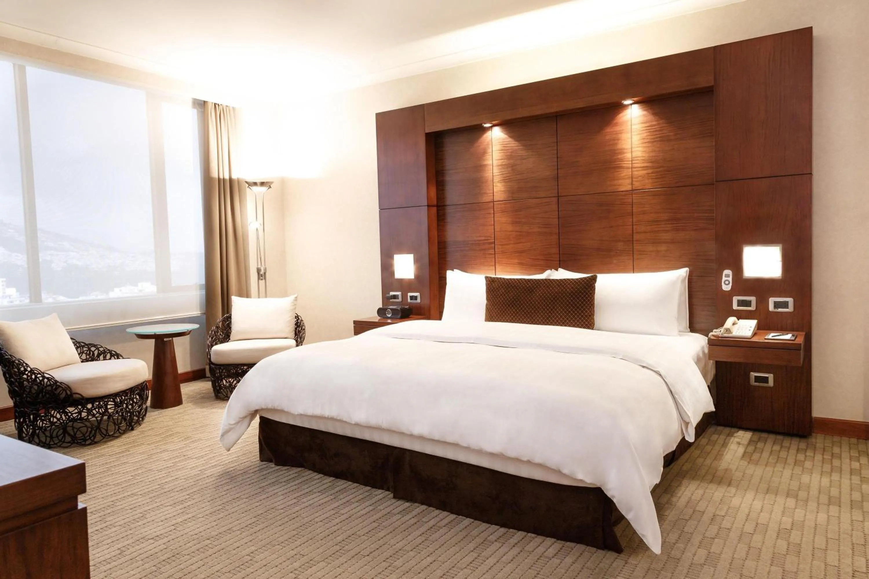 Bedroom, Bed in Swissotel Quito