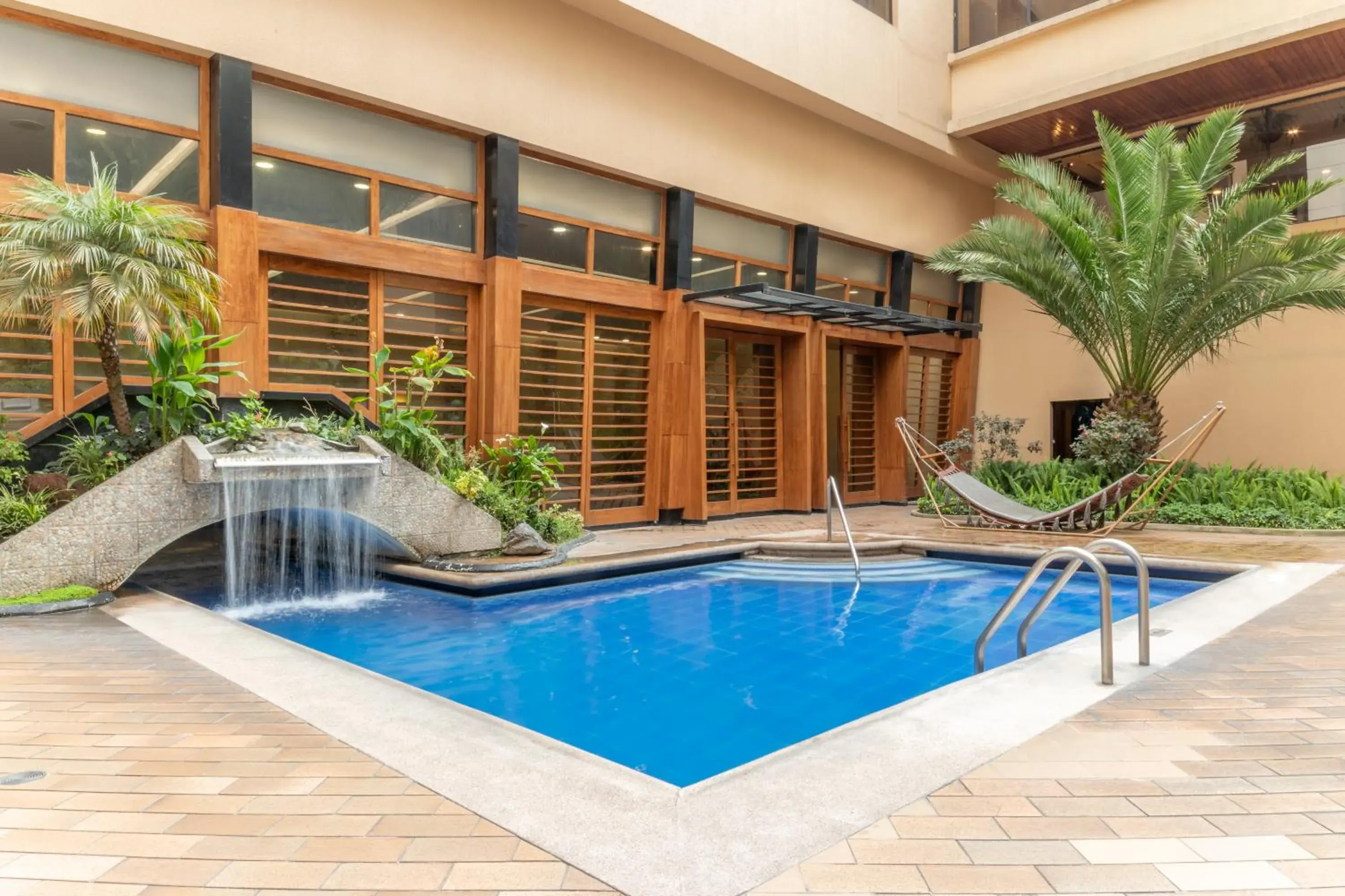 Swimming pool in Swissotel Quito Swimming pool in Swissotel Quito