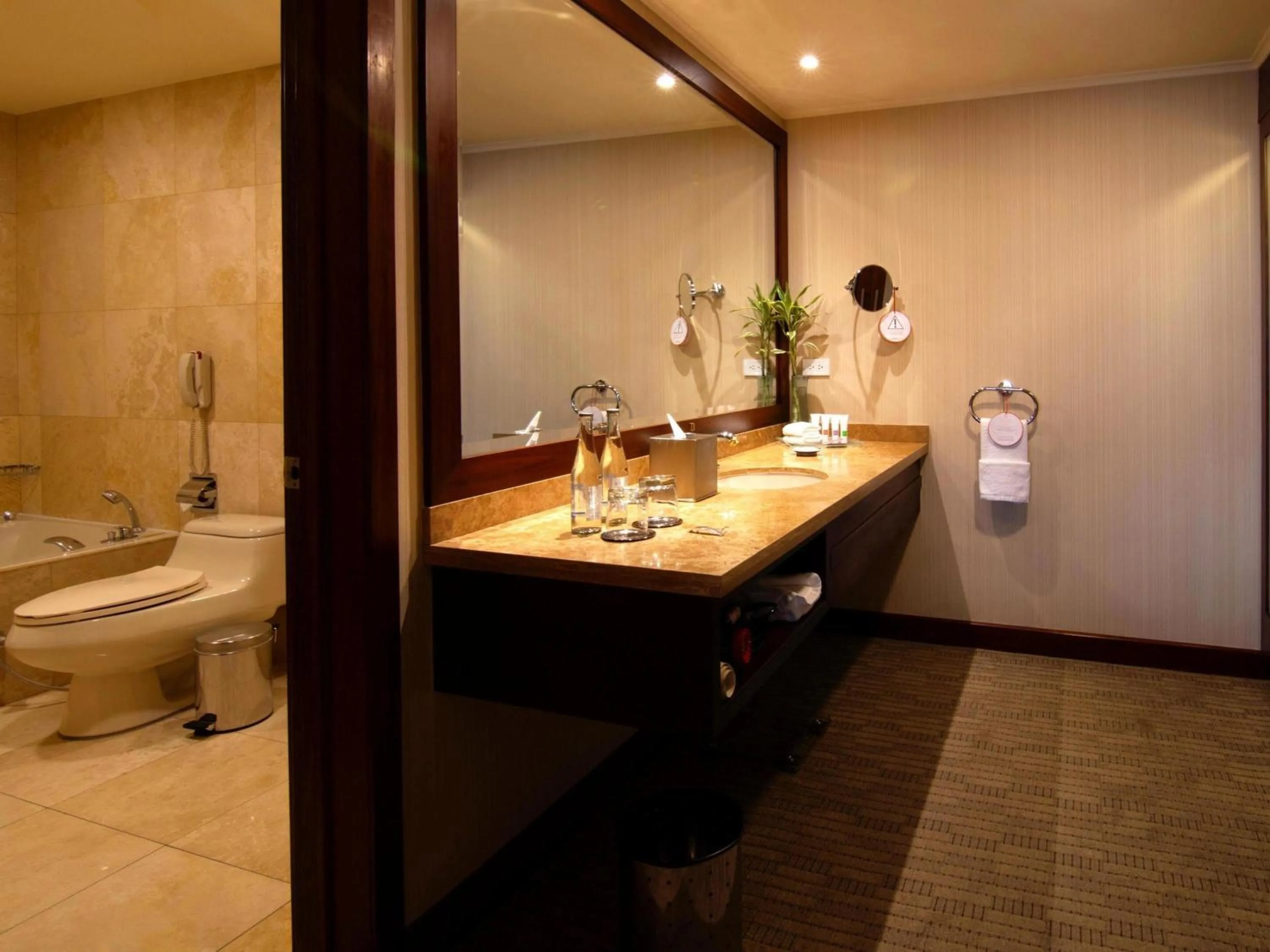 Bedroom in Swissotel Quito