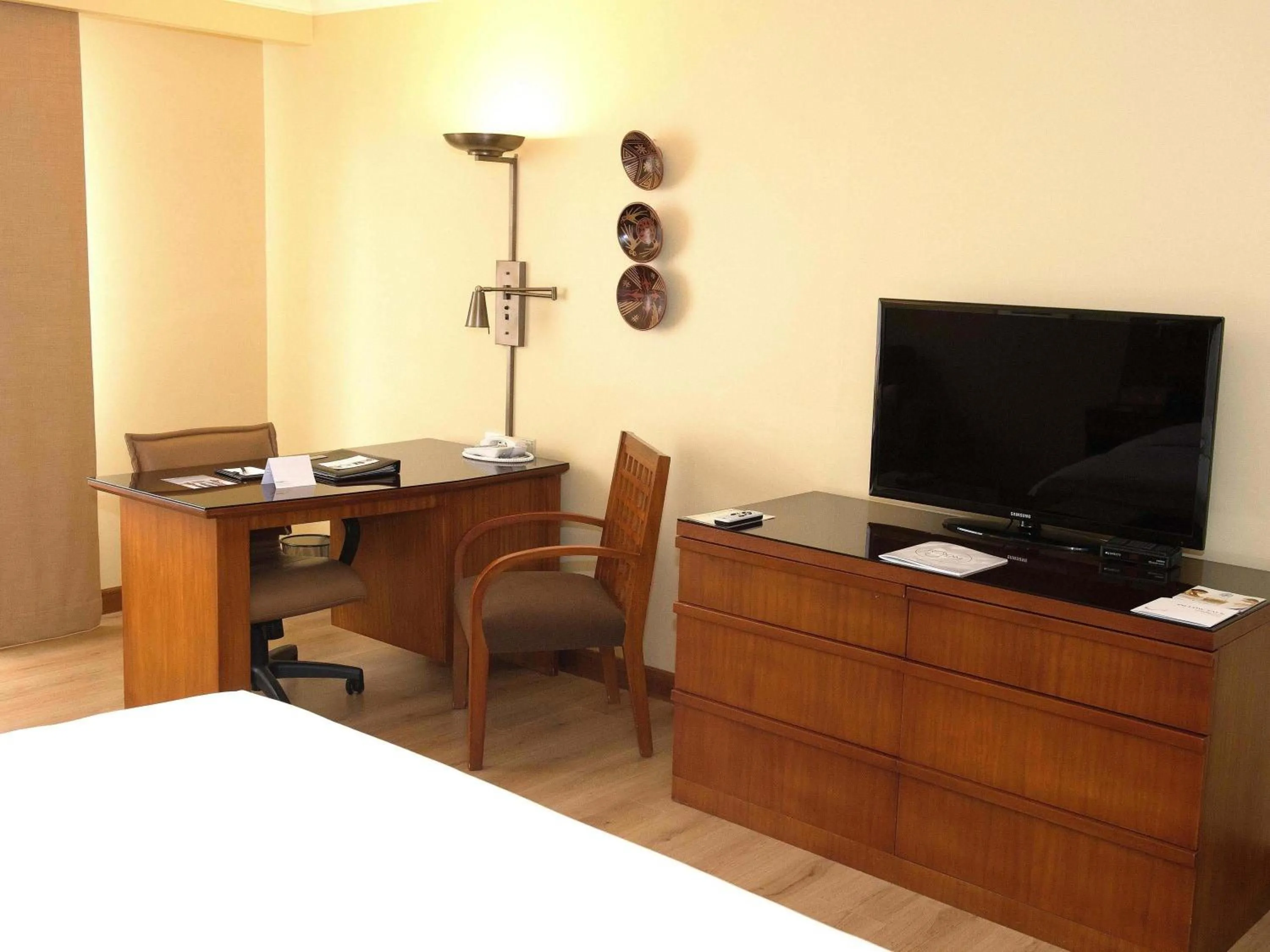 Bedroom, Bed in Swissotel Quito