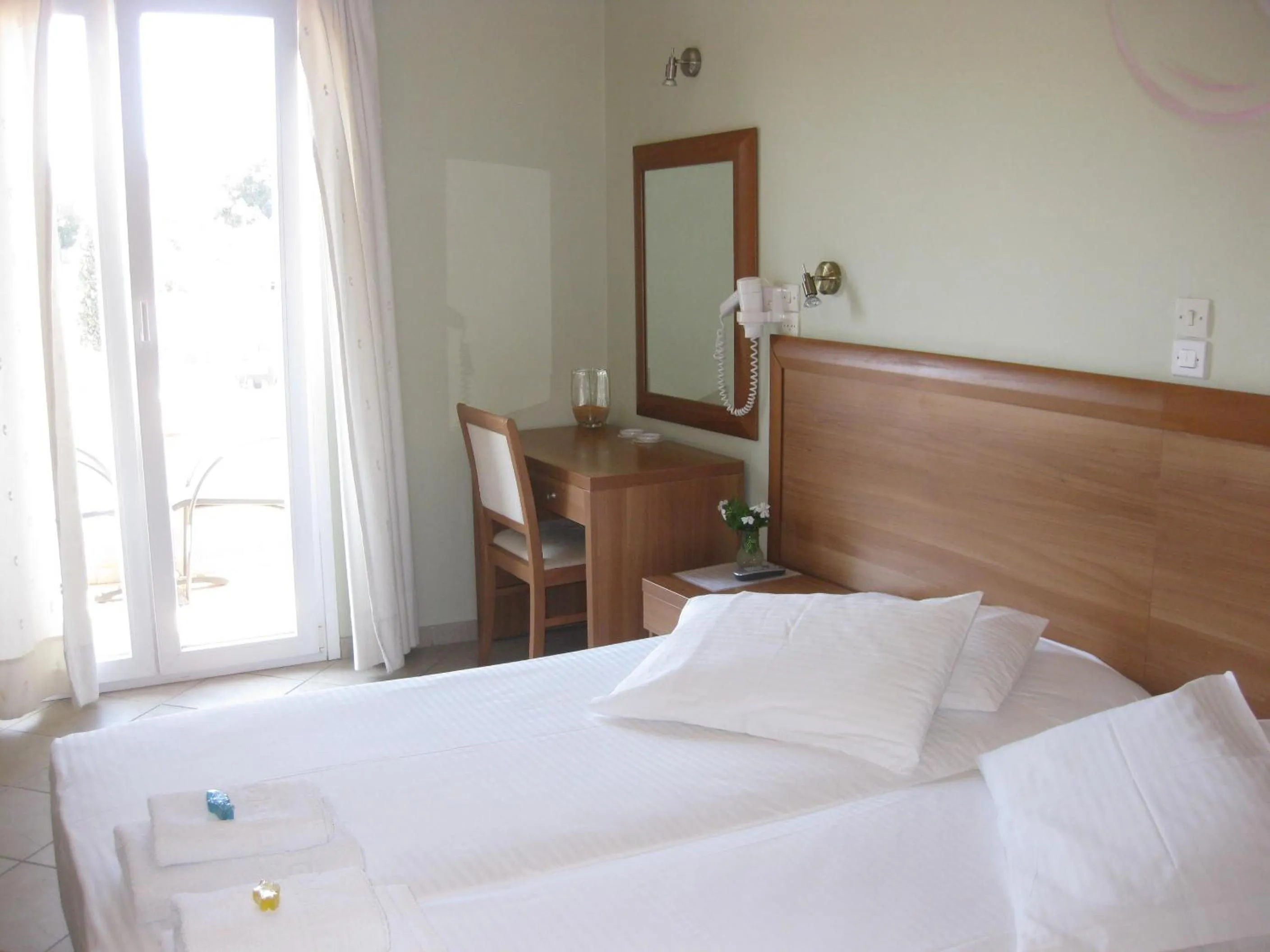 Bedroom, Bed in Virginia Hotel