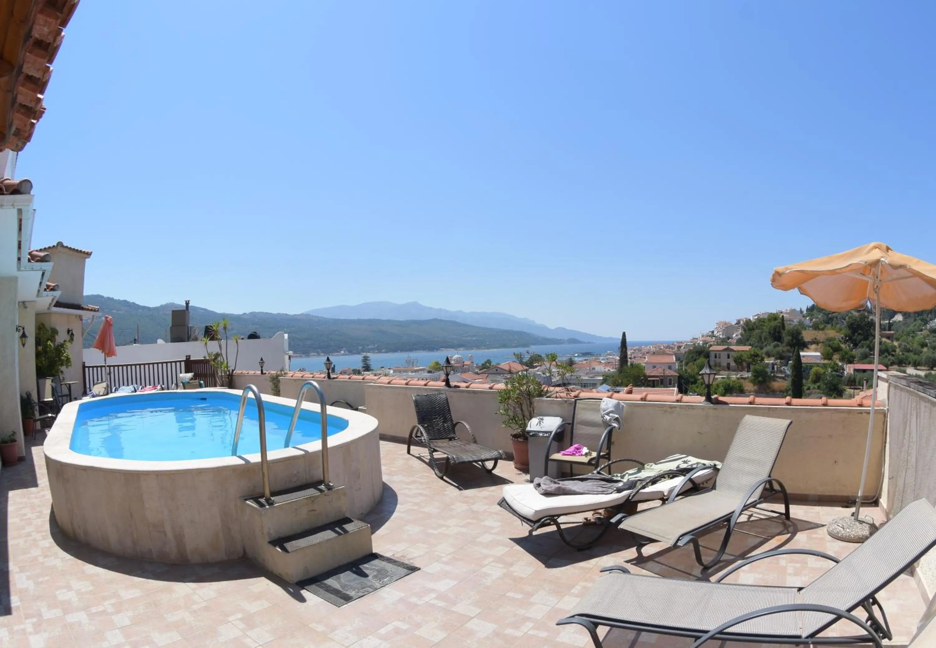 Swimming pool in Virginia Hotel