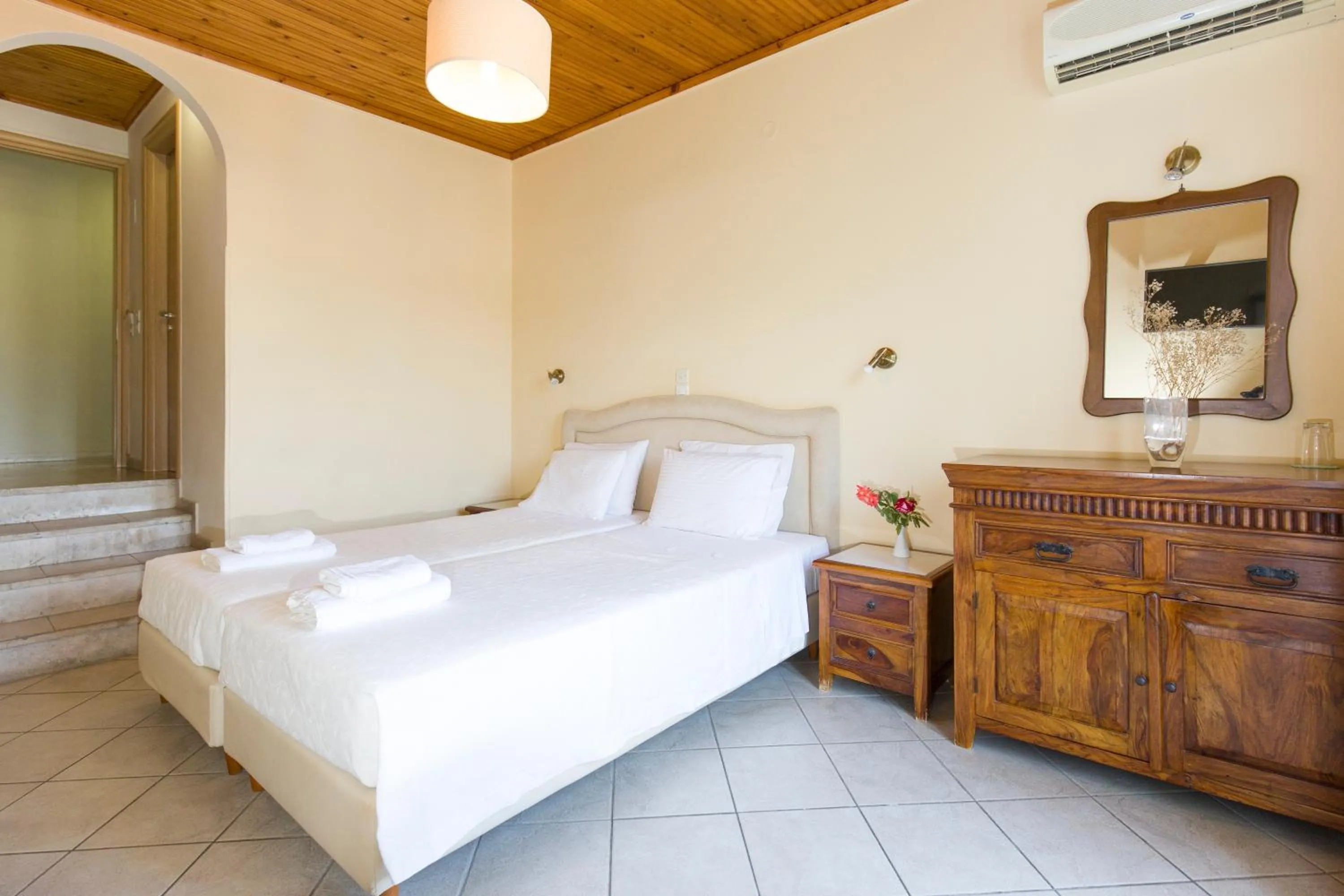 Bedroom, Bed in Virginia Hotel